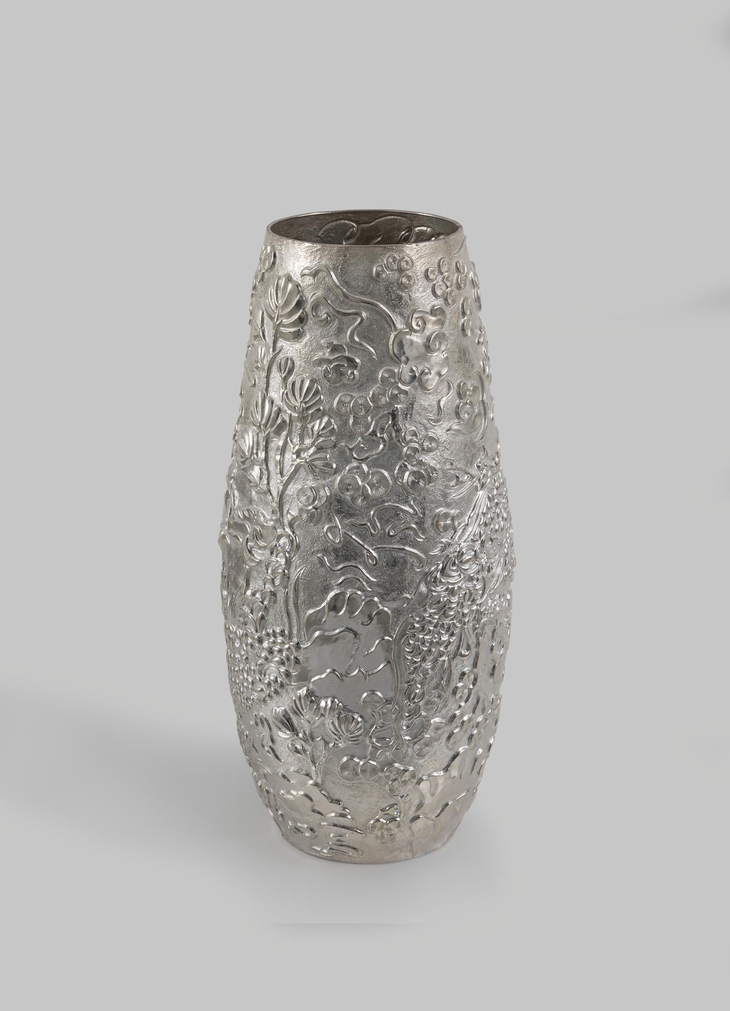Vaso in ottone placcato in argento Peacock Paradise, Viya by Vikram Goyal

