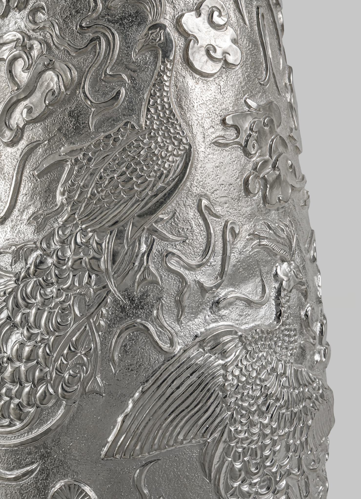 Vaso in ottone placcato in argento Peacock Paradise, Viya by Vikram Goyal In condizioni Nuovo in vendita a Noida, DL