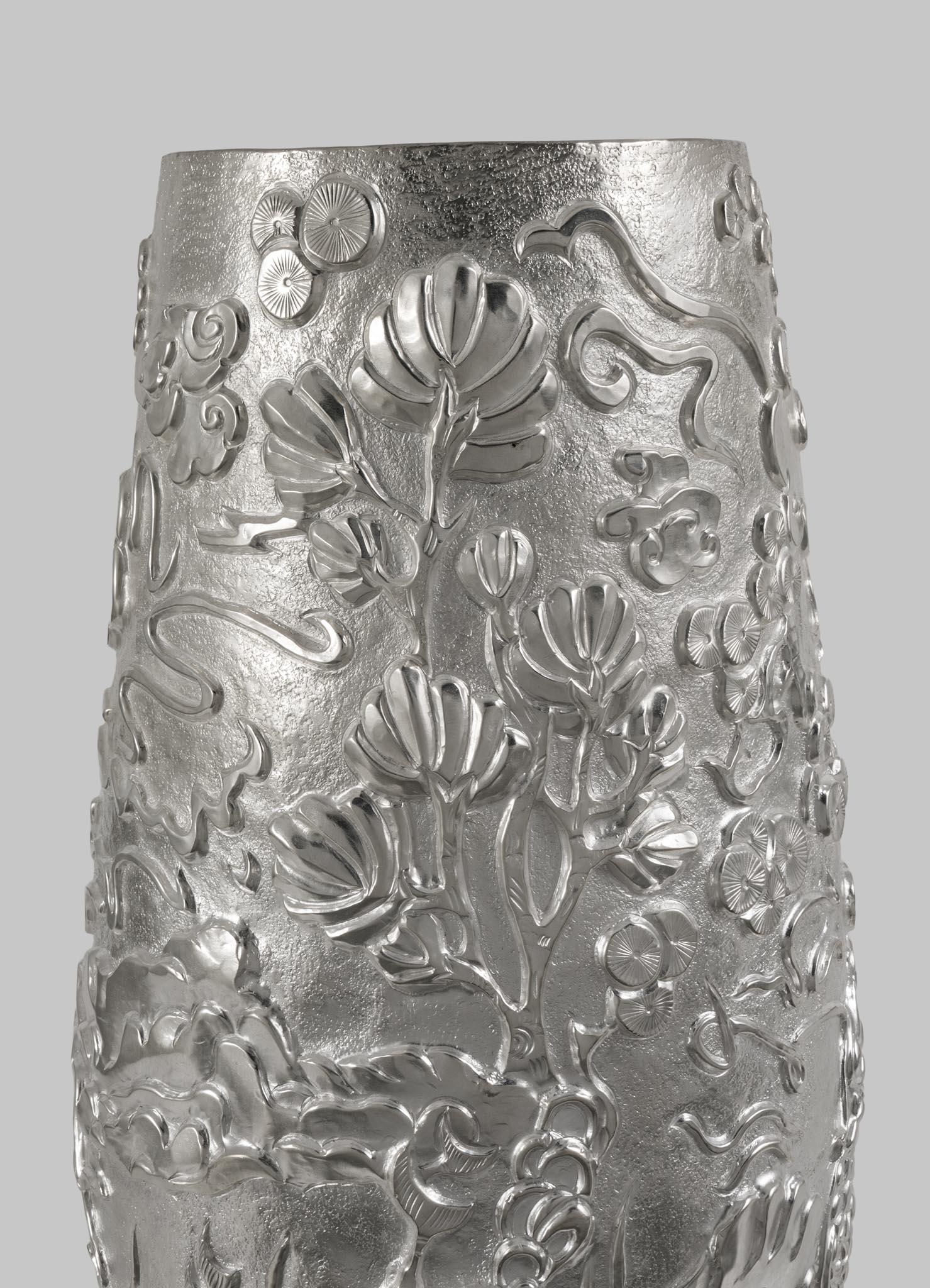 XXI secolo e contemporaneo Vaso in ottone placcato in argento Peacock Paradise, Viya by Vikram Goyal in vendita