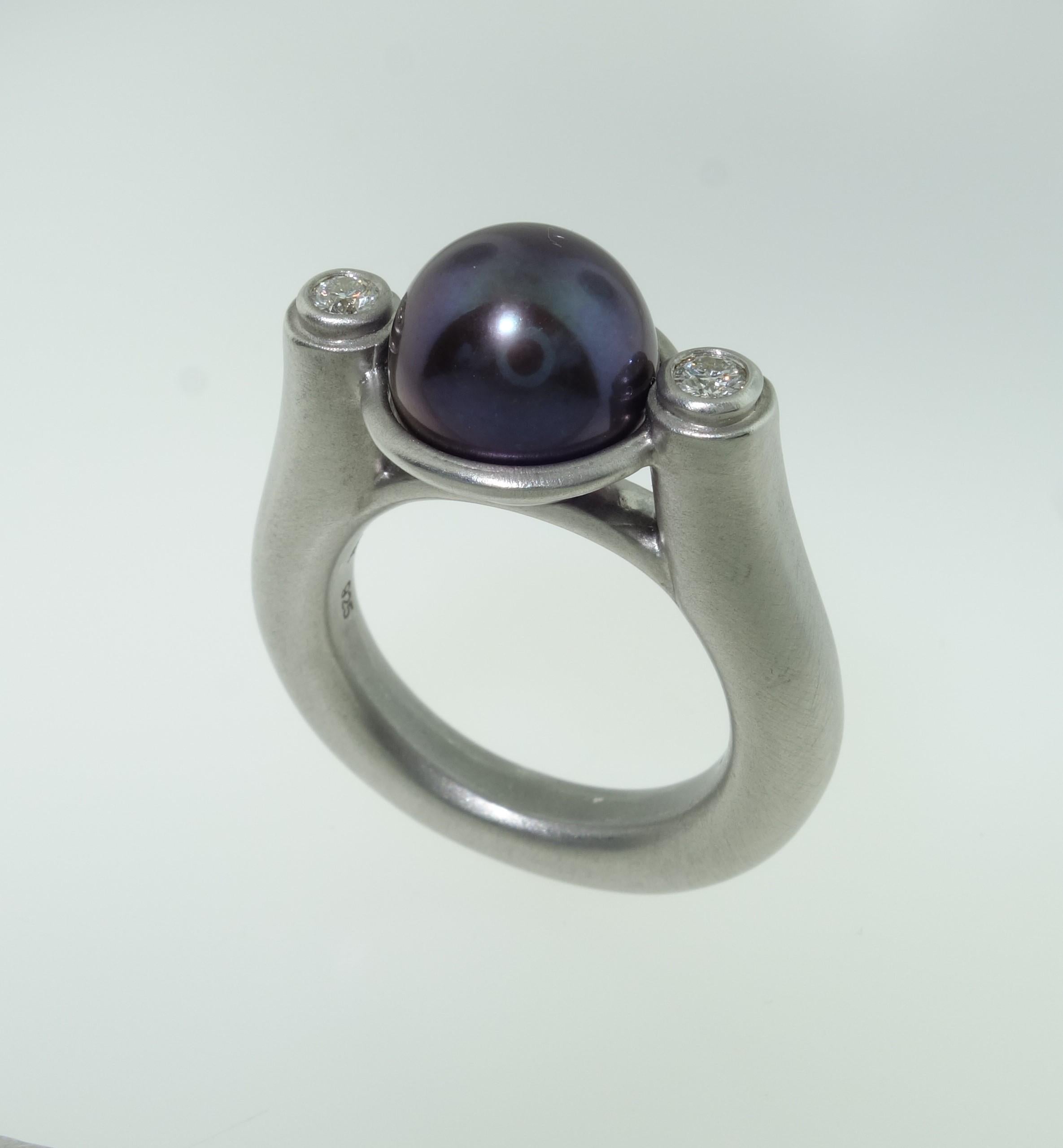 Round Cut Peacock Pearl and Diamond Sterling Silver Ring Estate Fine Jewelry For Sale