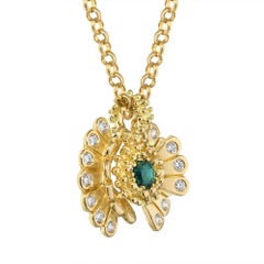 Collier avec pendentif sculpté en forme de paon en or 18 carats, serti de diamants verts, bleus et blancs