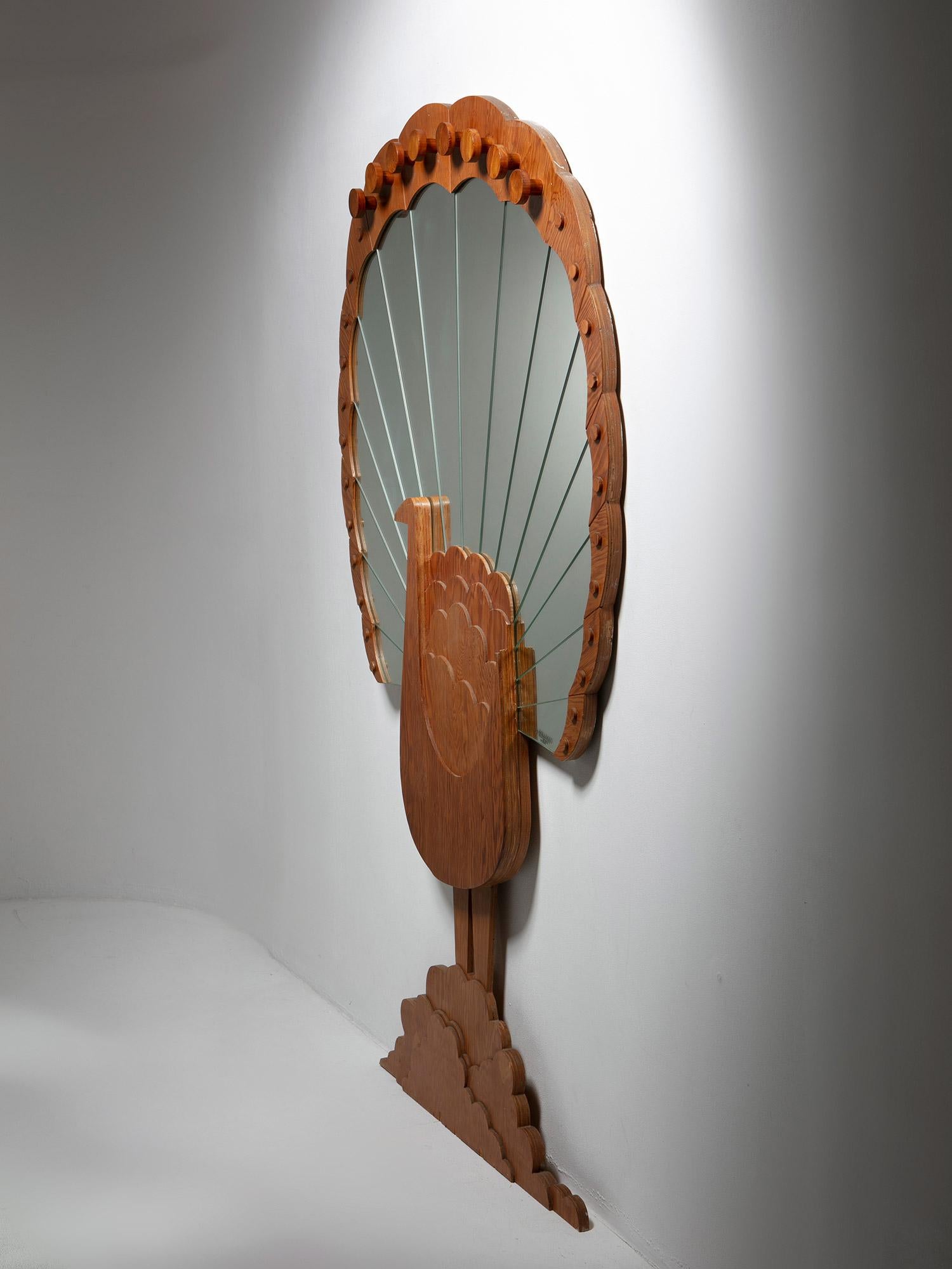 Peacock Shaped Wall Mirror by Pallucco, Italy, 1970s (Italienisch) im Angebot