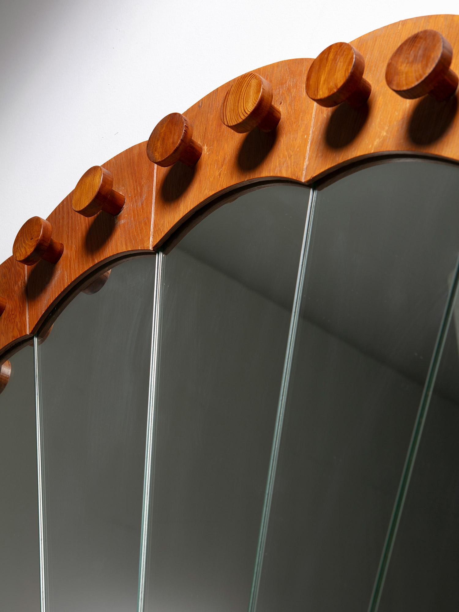 Peacock Shaped Wall Mirror by Pallucco, Italy, 1970s (Spiegel) im Angebot