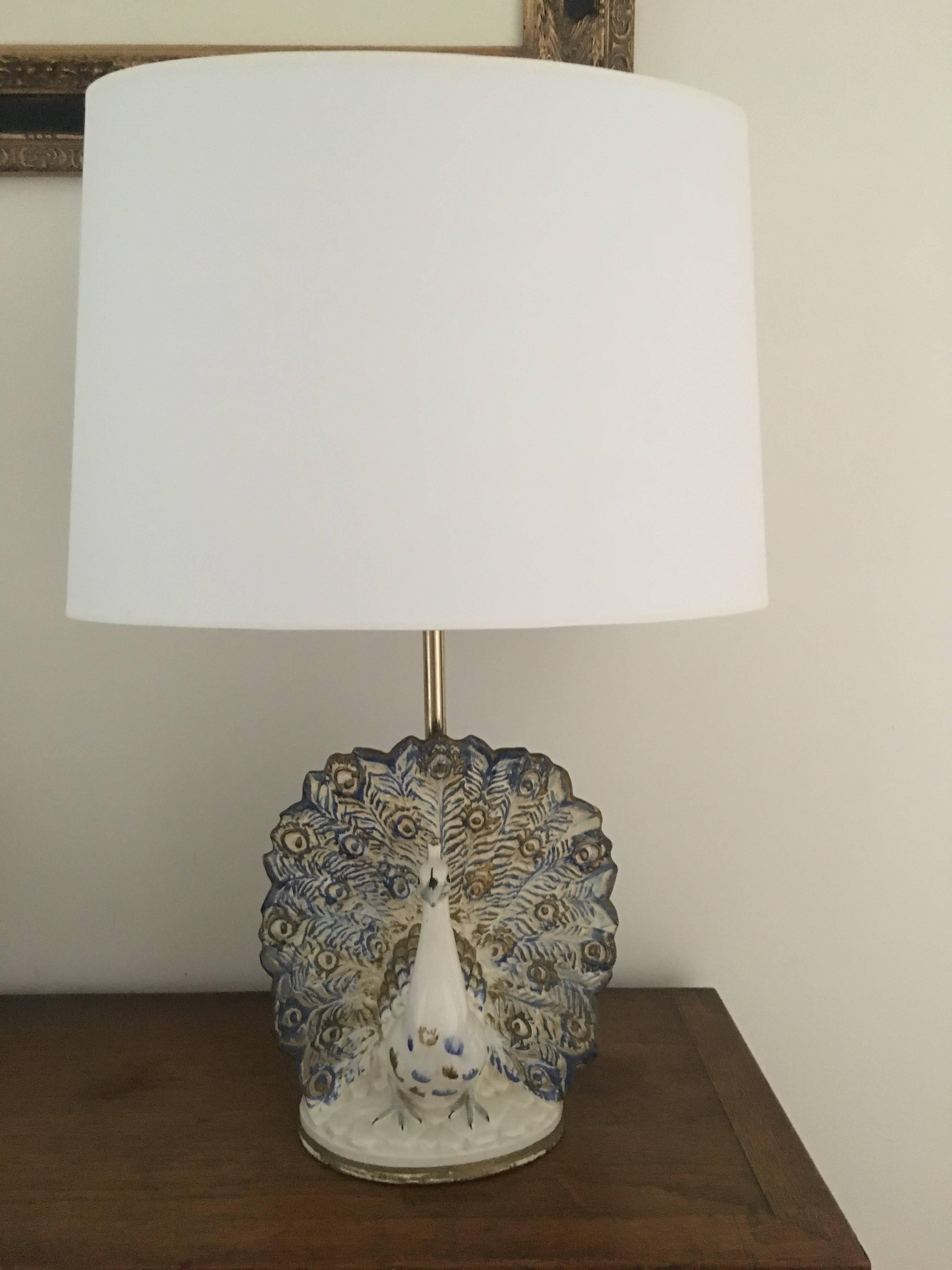 Mid-Century Modern Peacock Table Lamp in Ceramic For Sale