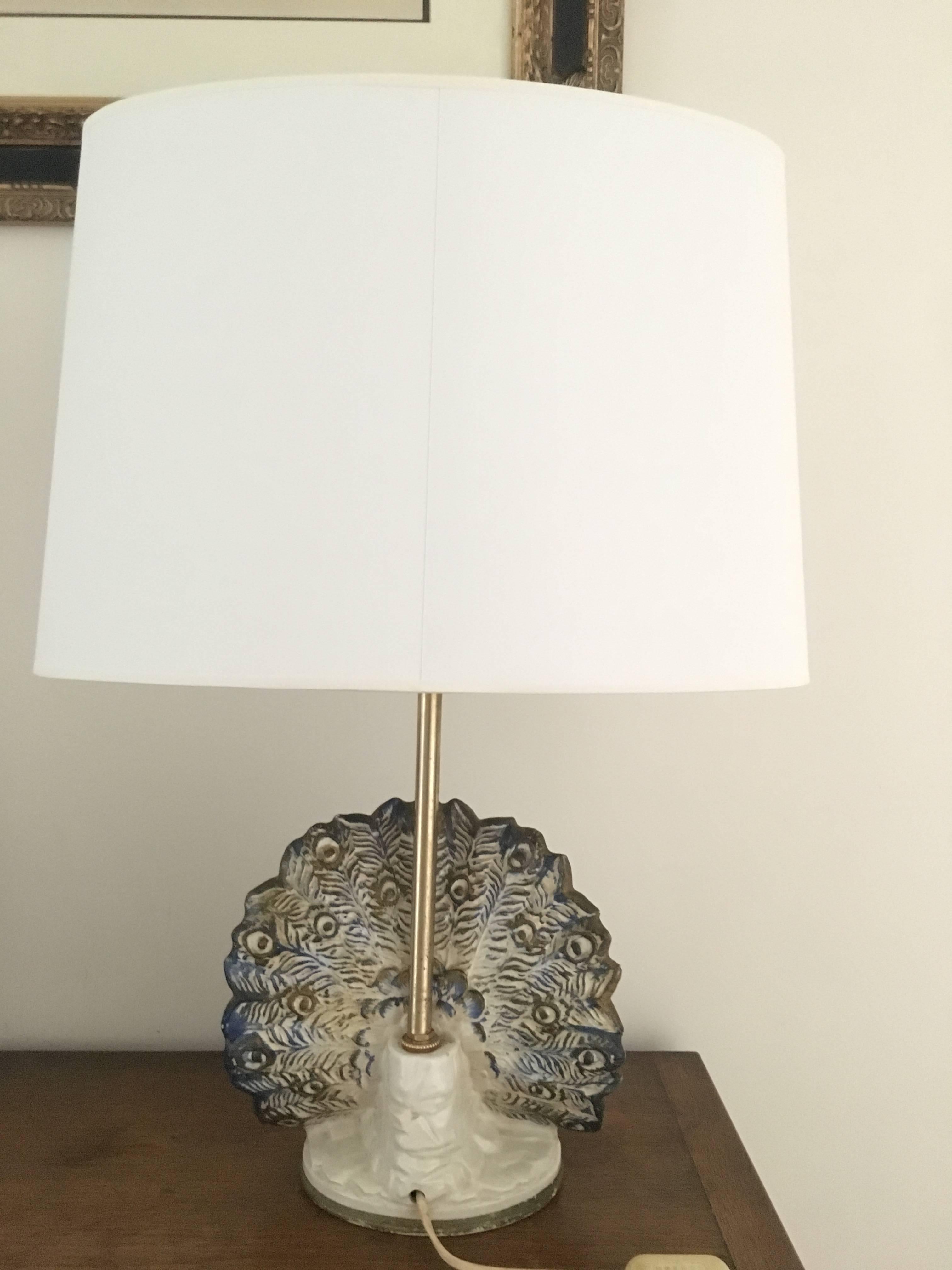 Céramique Lampe de table paon en céramique en vente