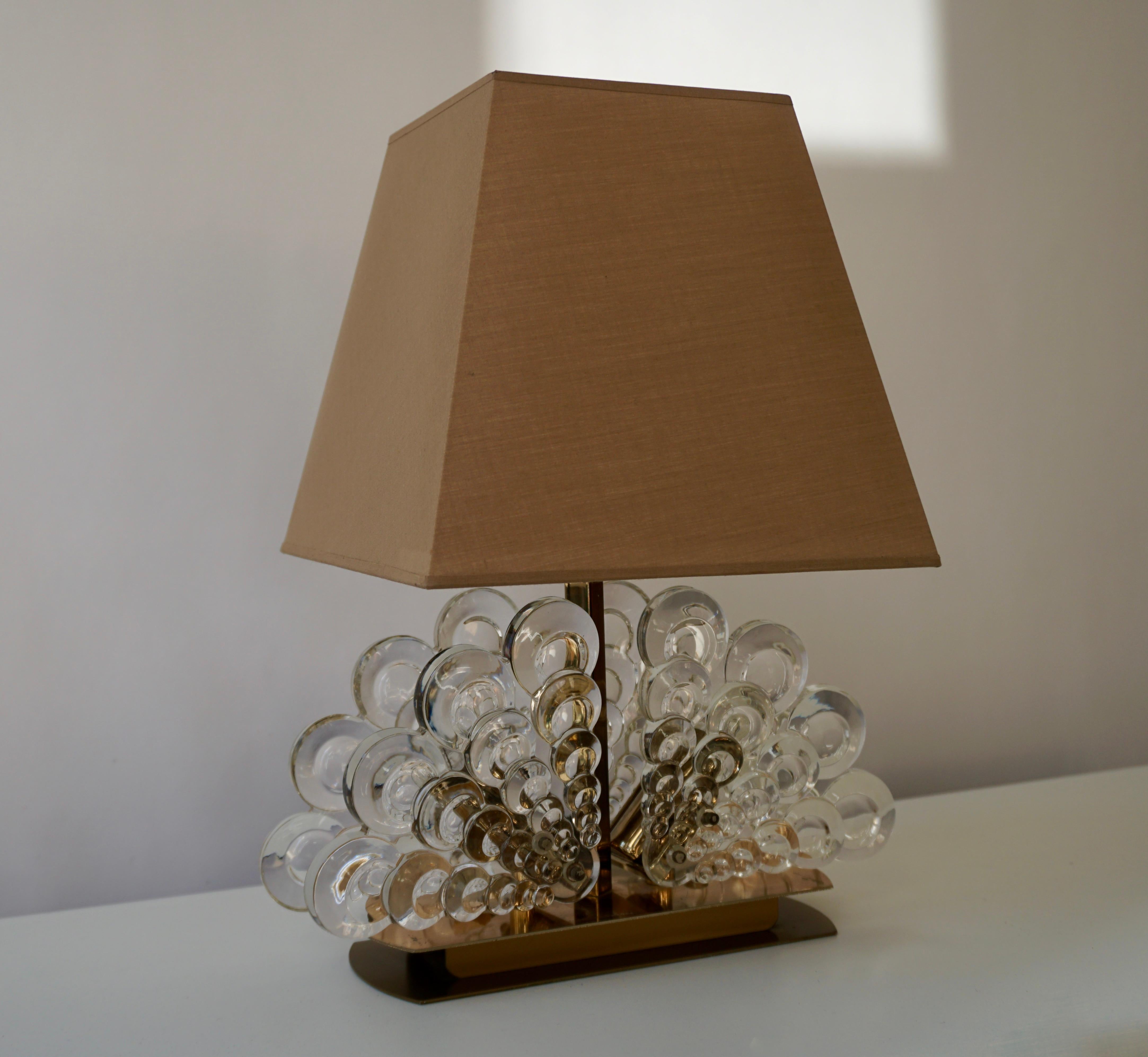 Peacock Table Lamp in Glass and Brass In Good Condition For Sale In Antwerp, BE