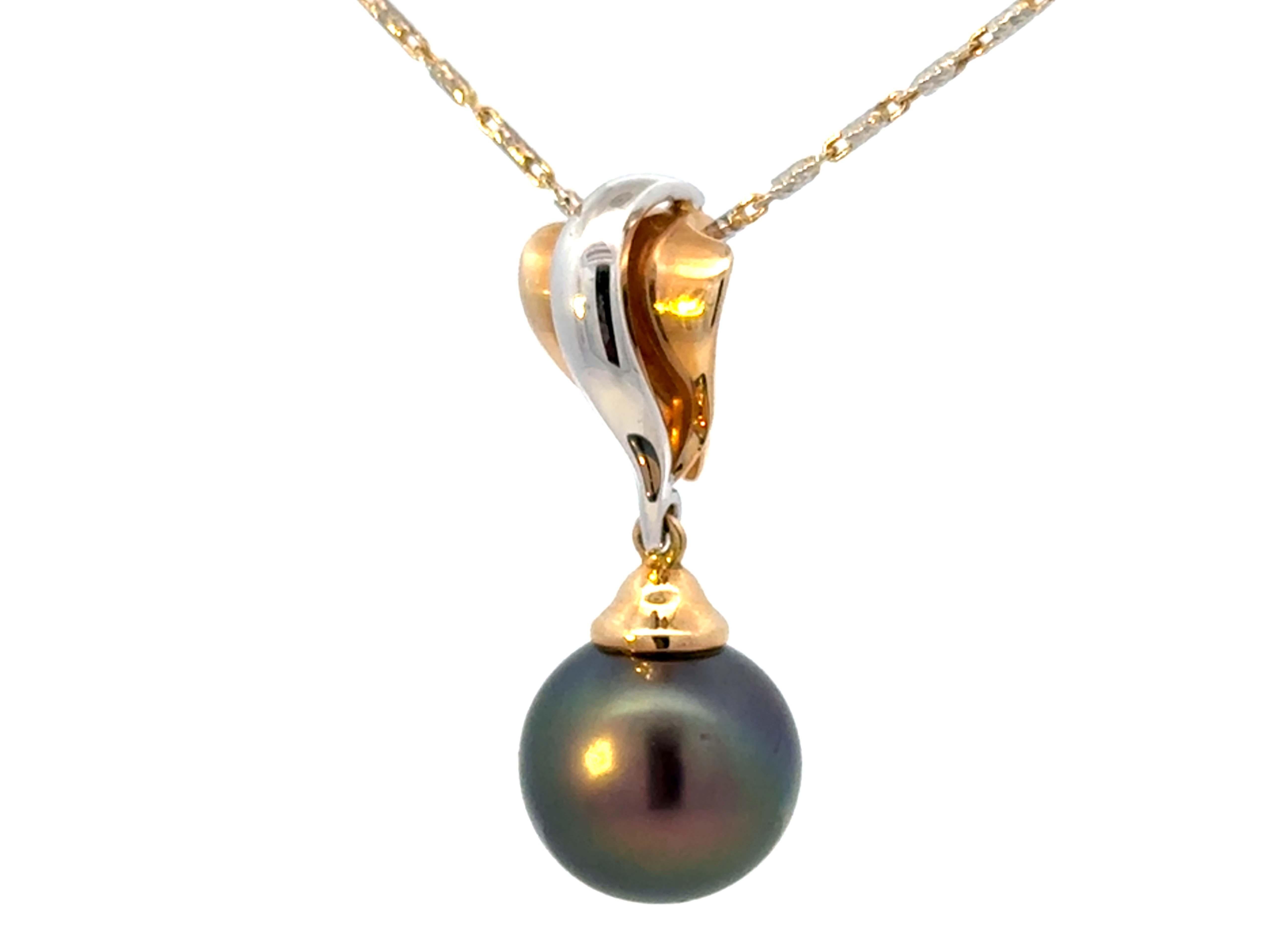 Taglio rotondo Collana di perle di Tahiti bicolore con pavone in oro massiccio 14k in vendita
