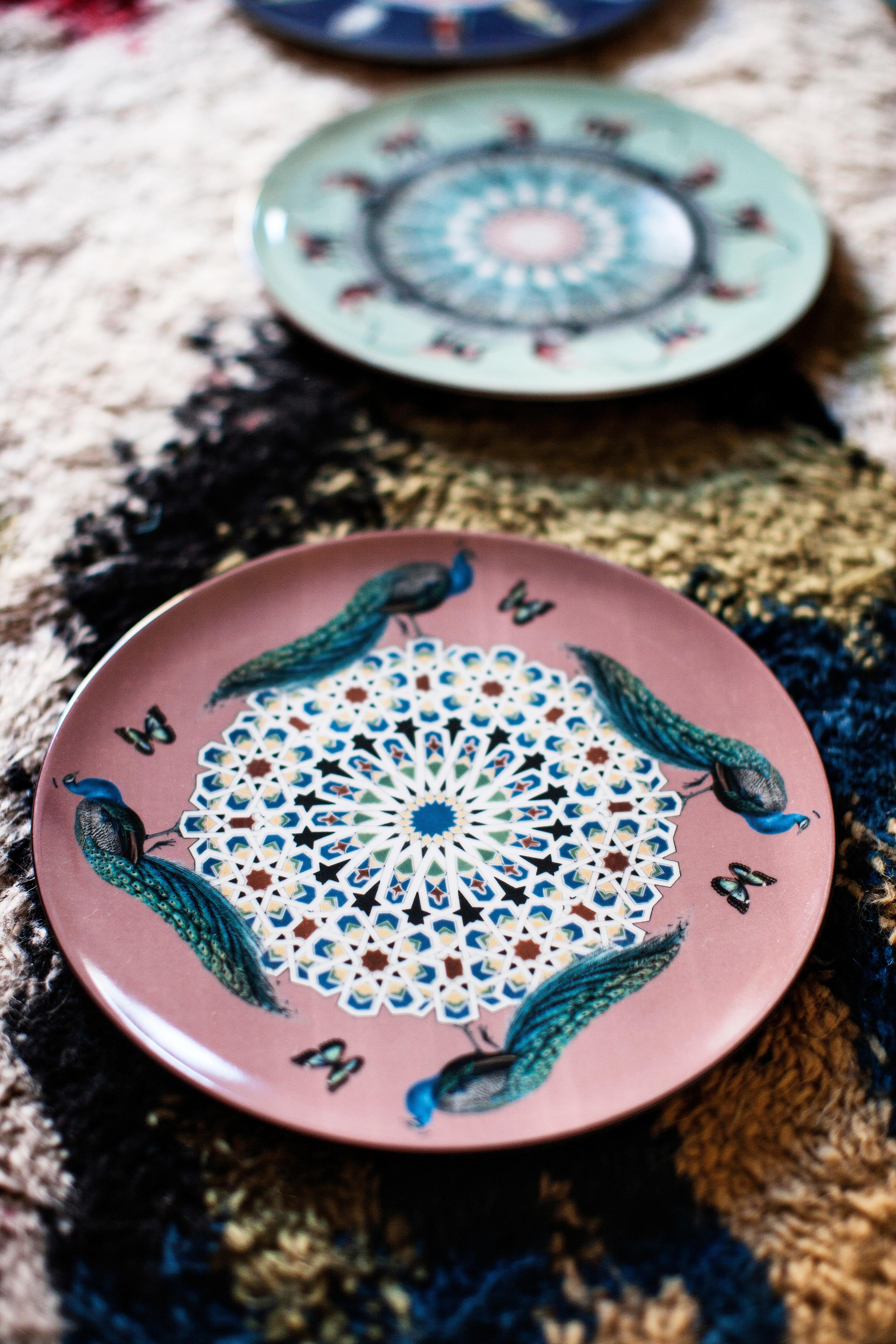 Porcelaine Assiette à dîner en porcelaine paon de Vito Nesta pour Les-Ottomans, fabriquée en Italie en vente