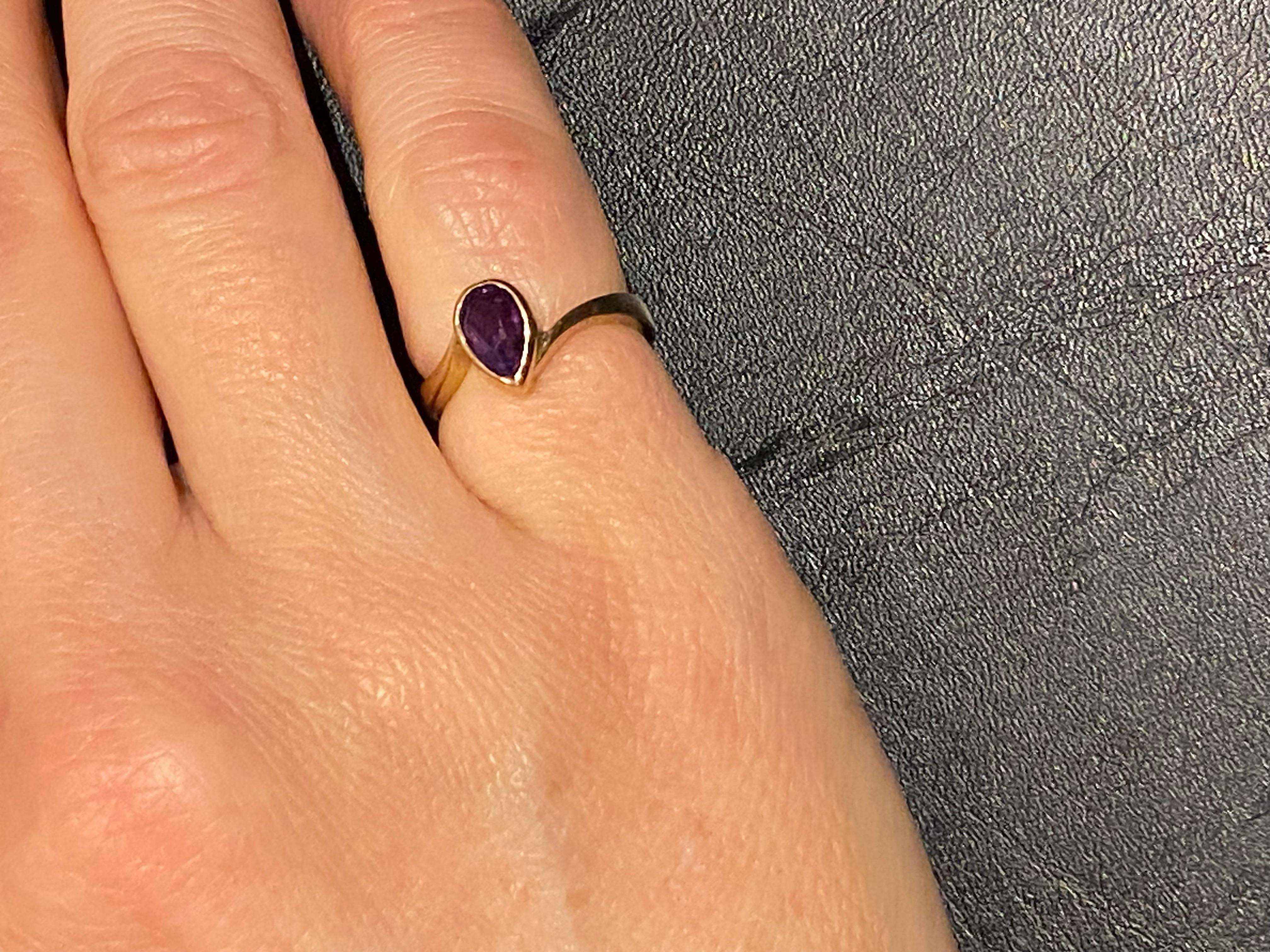 Améthyste poire (pierre de naissance de février) Bague vintage solitaire en or jaune 9K en vente 2
