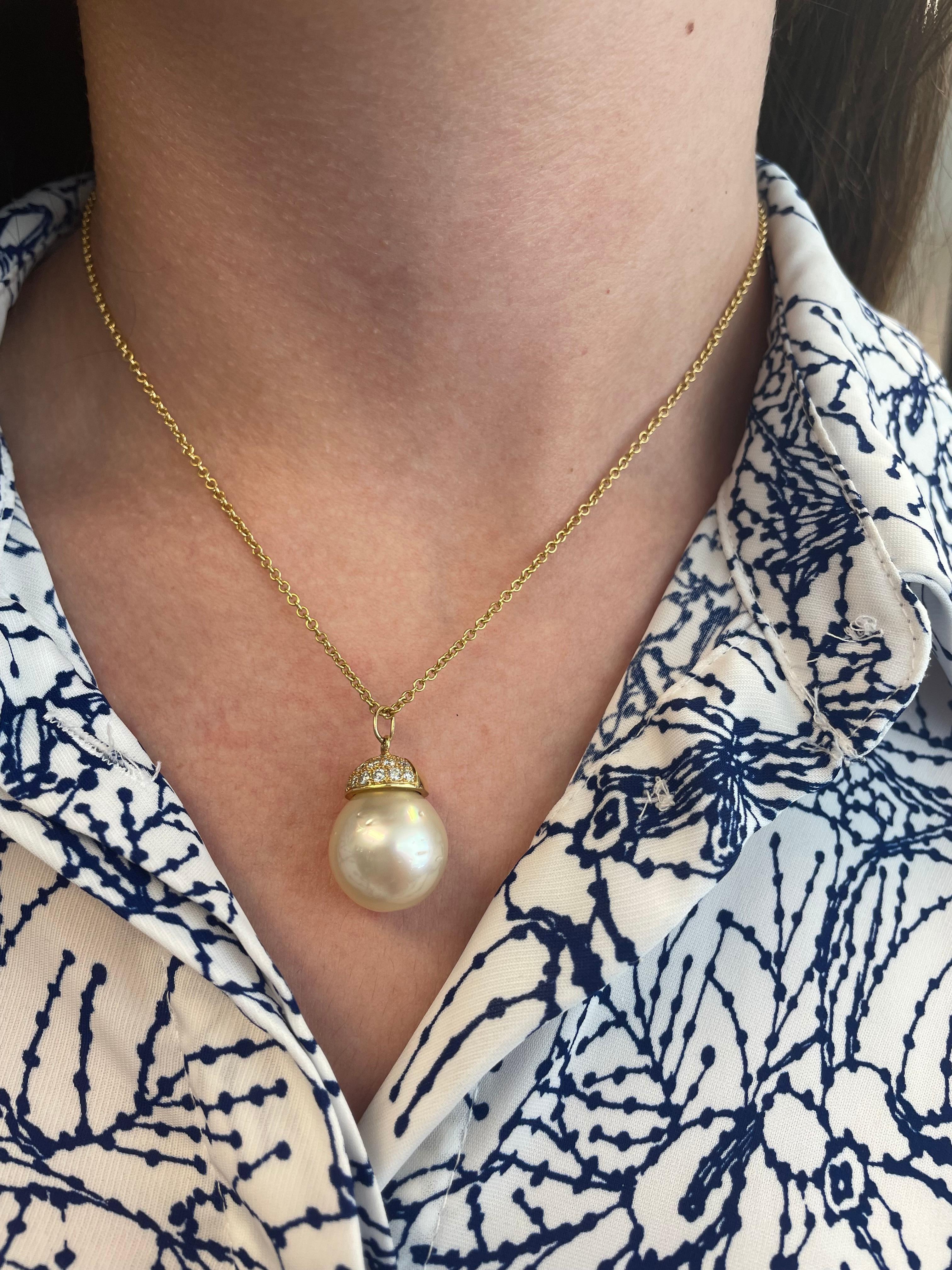 Pretty and classic pearl and diamond pendant necklace.
White pearl complimented by approximately 0.25 carats of round diamonds. 18-karat yellow gold.
Accommodated with an up to date appraisal by a GIA G.G. upon request. Please contact us with any