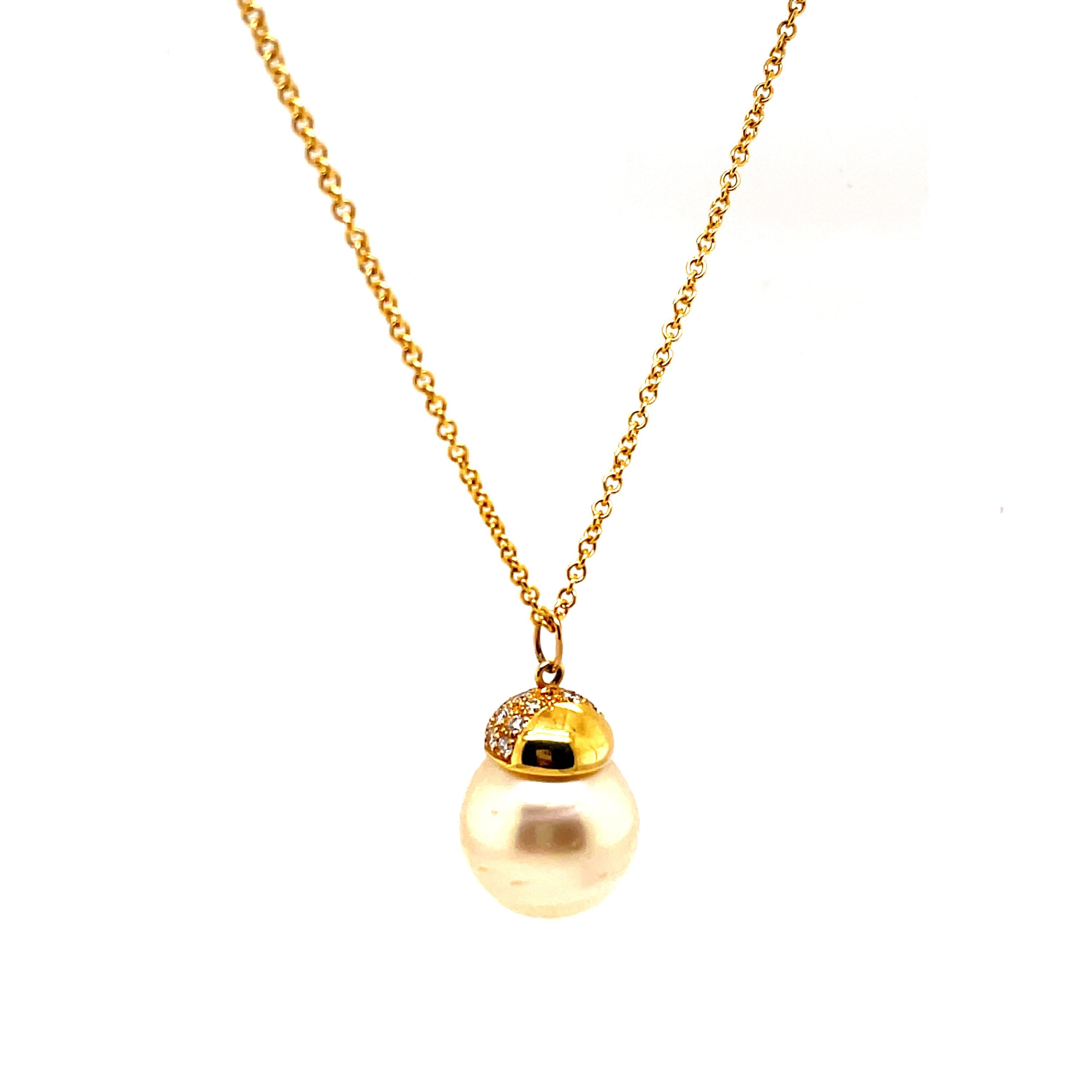 Contemporary Pear and Diamond Pendant Necklace 18k Yellow Gold For Sale