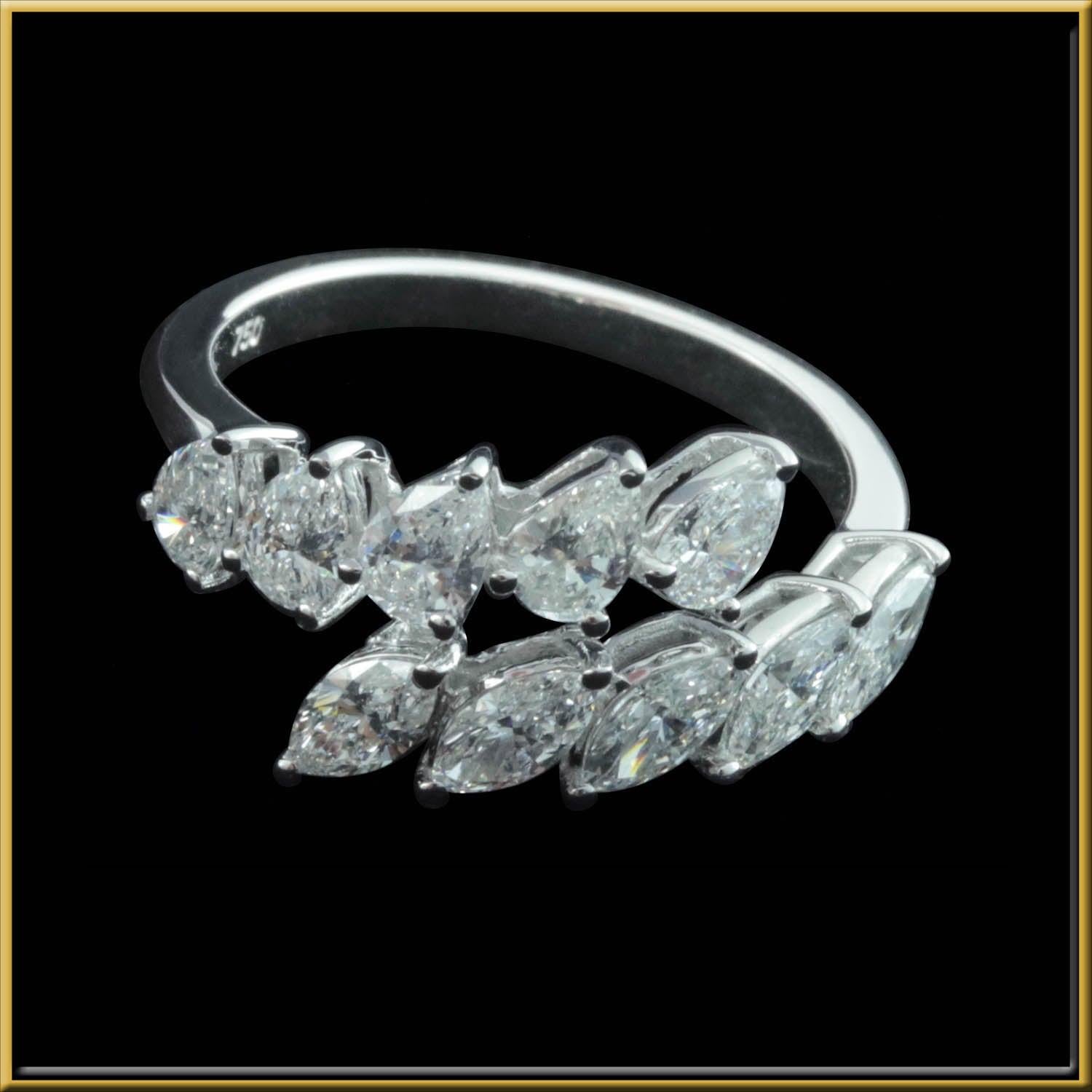 For Sale:  Pear and Marquise Diamond Crossover Ring in 18 Karat Gold 2