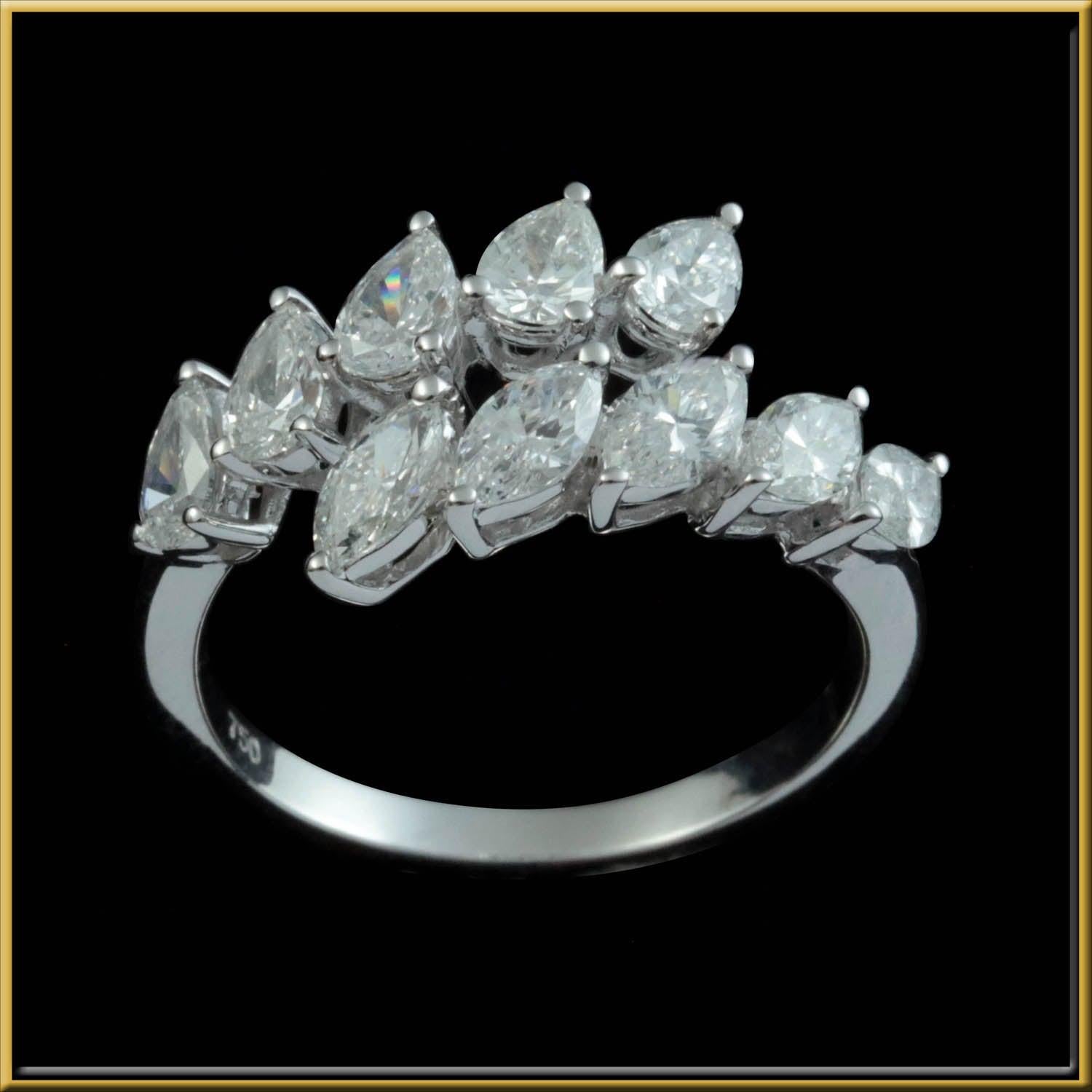 For Sale:  Pear and Marquise Diamond Crossover Ring in 18 Karat Gold 3