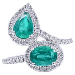 Pear and Round cut 1.40 Carat Emerald and 0.38 Carat Diamond Rind in 18 Kt gold