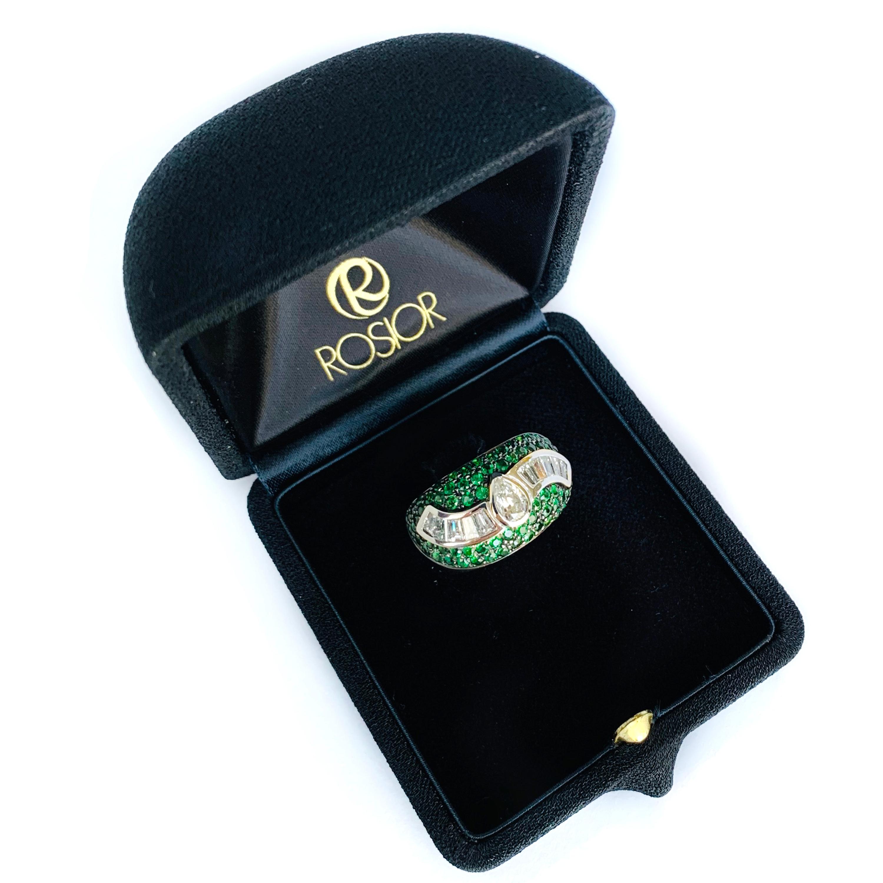 Pear and Trapezoid Cut Diamond and Tsavorite Cocktail Ring set in White Gold  In New Condition For Sale In Porto, PT