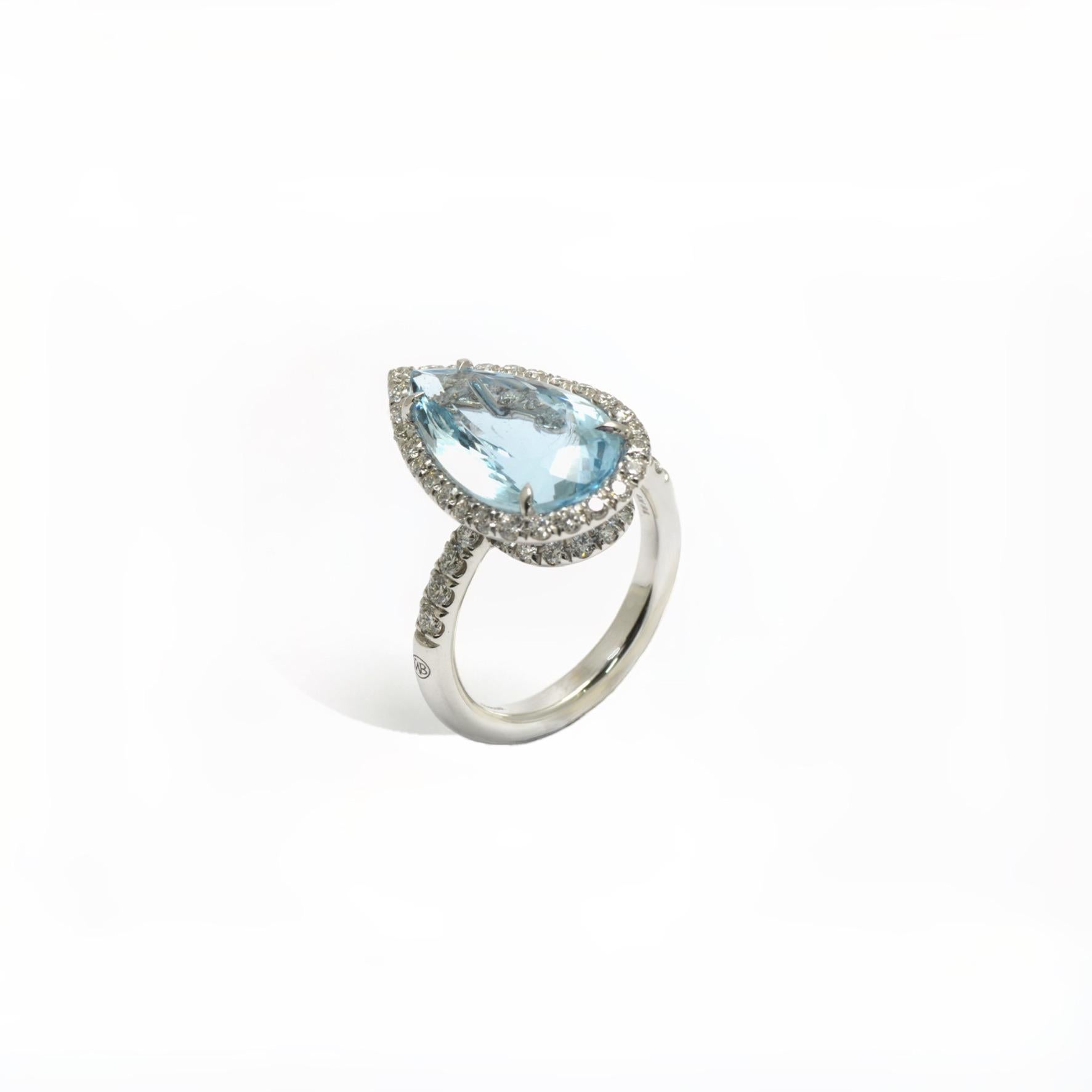 Taglio a goccia Anello in oro bianco 18kt Made in Italy con acquamarina pera 6,92ct e diamanti 1,12 in vendita