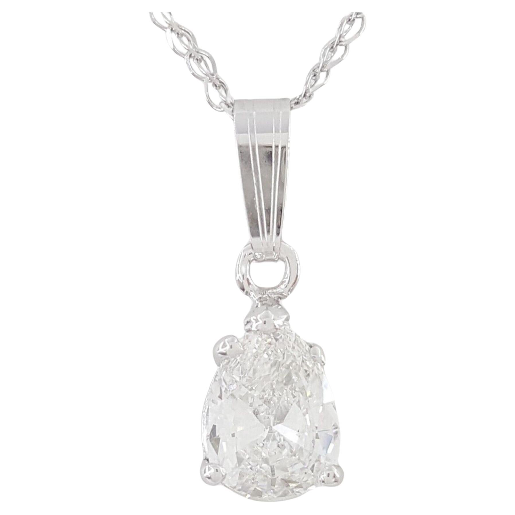 Pendentif certifié GIA, diamant taille poire de 1,00 carat, couleur F, pureté VVS2 Neuf - En vente à Chicago, IL