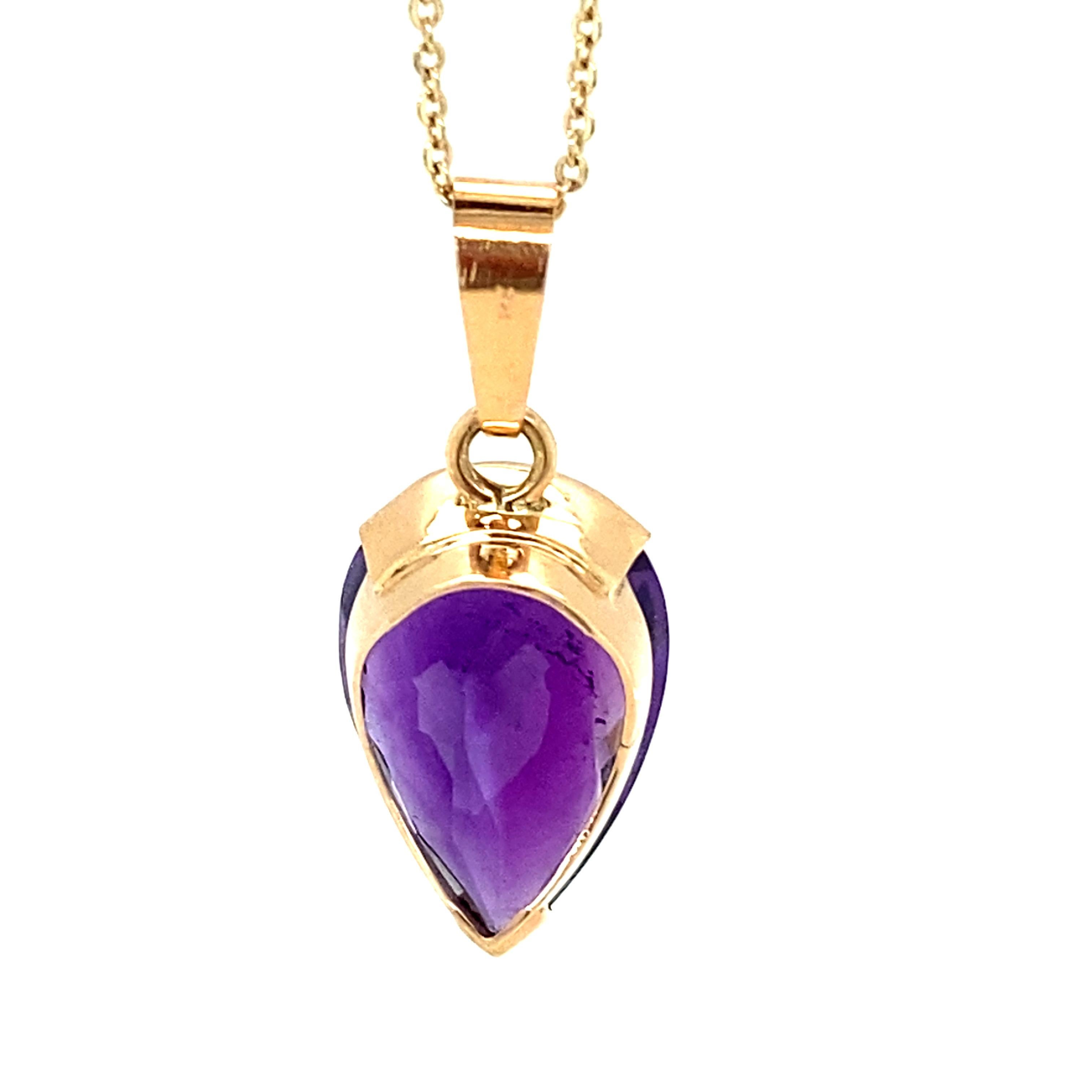 Artigiano Collana con ciondolo in oro giallo con ametista taglio Pear Checker in vendita