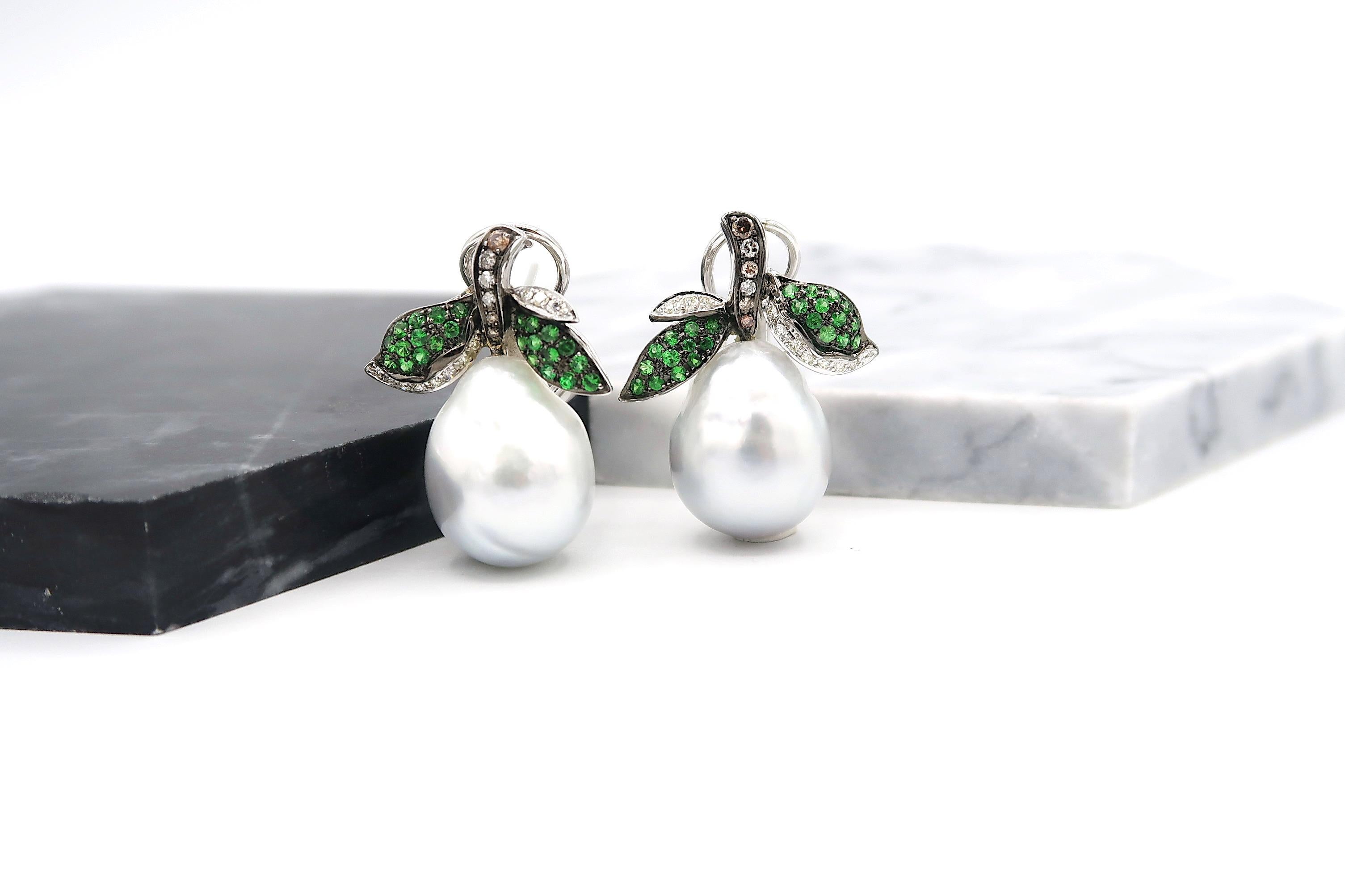Pear Clip On Earrings for Pierced Ears made of Baroque South Sea Pearls, Tsavorite, Champagne and White Diamond, and 18 Karat Gold

Gold: 18K 10.20g.
Diamond: 0.18ct.
Champagne Diamond: 0.18ct.
Tsavorite: 0.86ct.
Baroque South Sea Pearls: 2 pcs.
