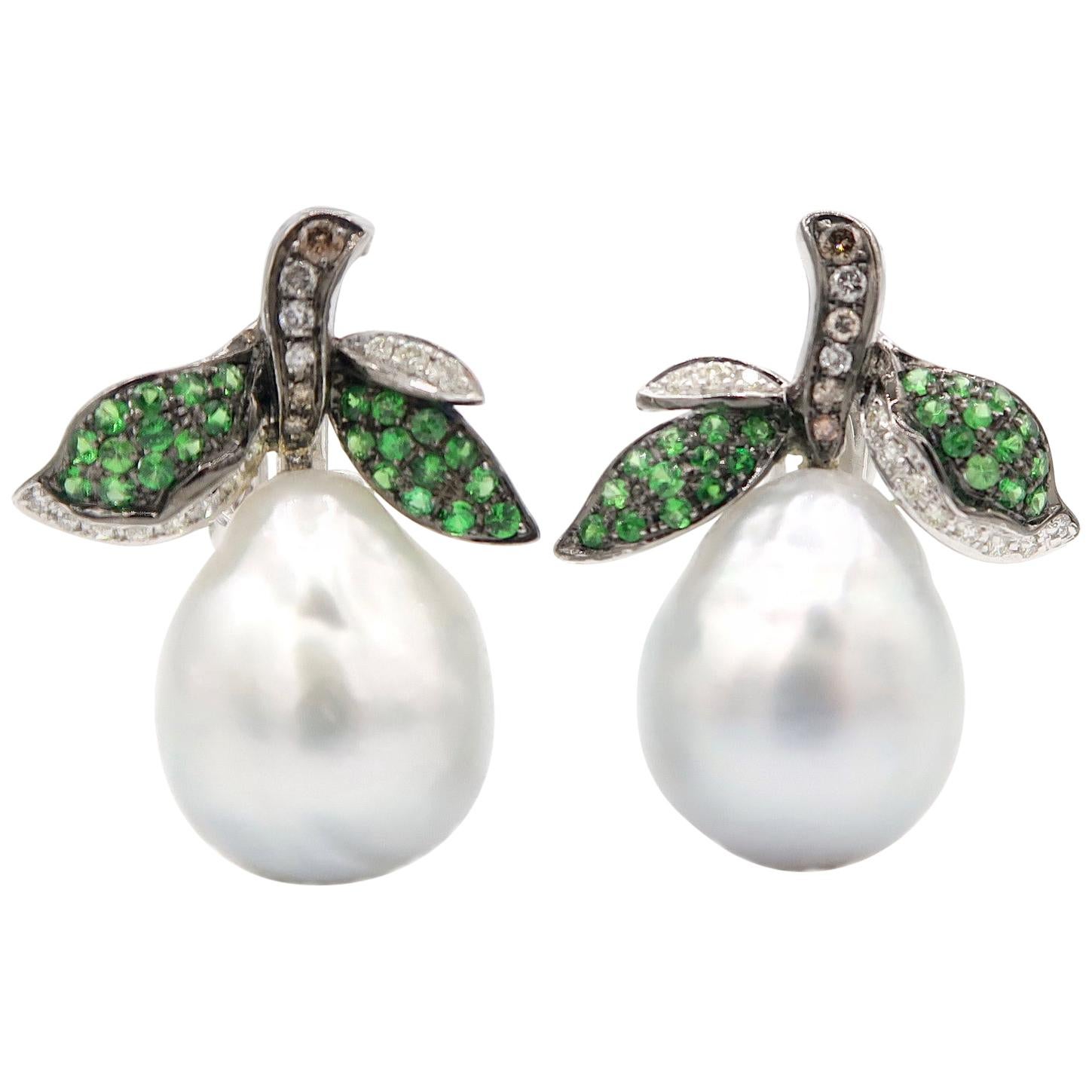 Pear Clip-On Earrings Made of Baroque South Sea Pearl and 18 Karat Gold