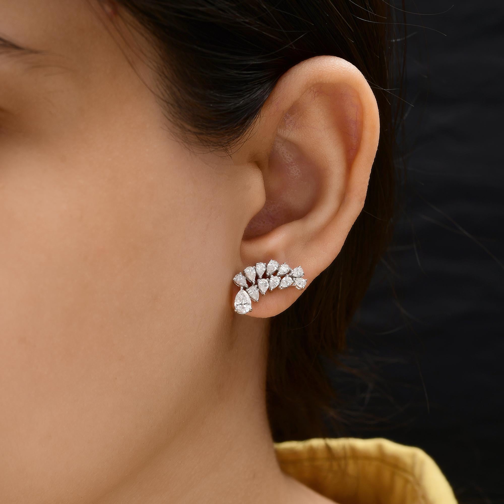 Birnen-Cluster 1,71 Karat SI/HI Diamant-Ohrstecker-Ohrringe 18 Karat Weißgold 
Dieses atemberaubende Paar zeichnet sich durch einen modernen Ohrclimber-Stil mit einer Komposition aus Diamanten im Birnenschliff aus, die in einem Cluster-Muster