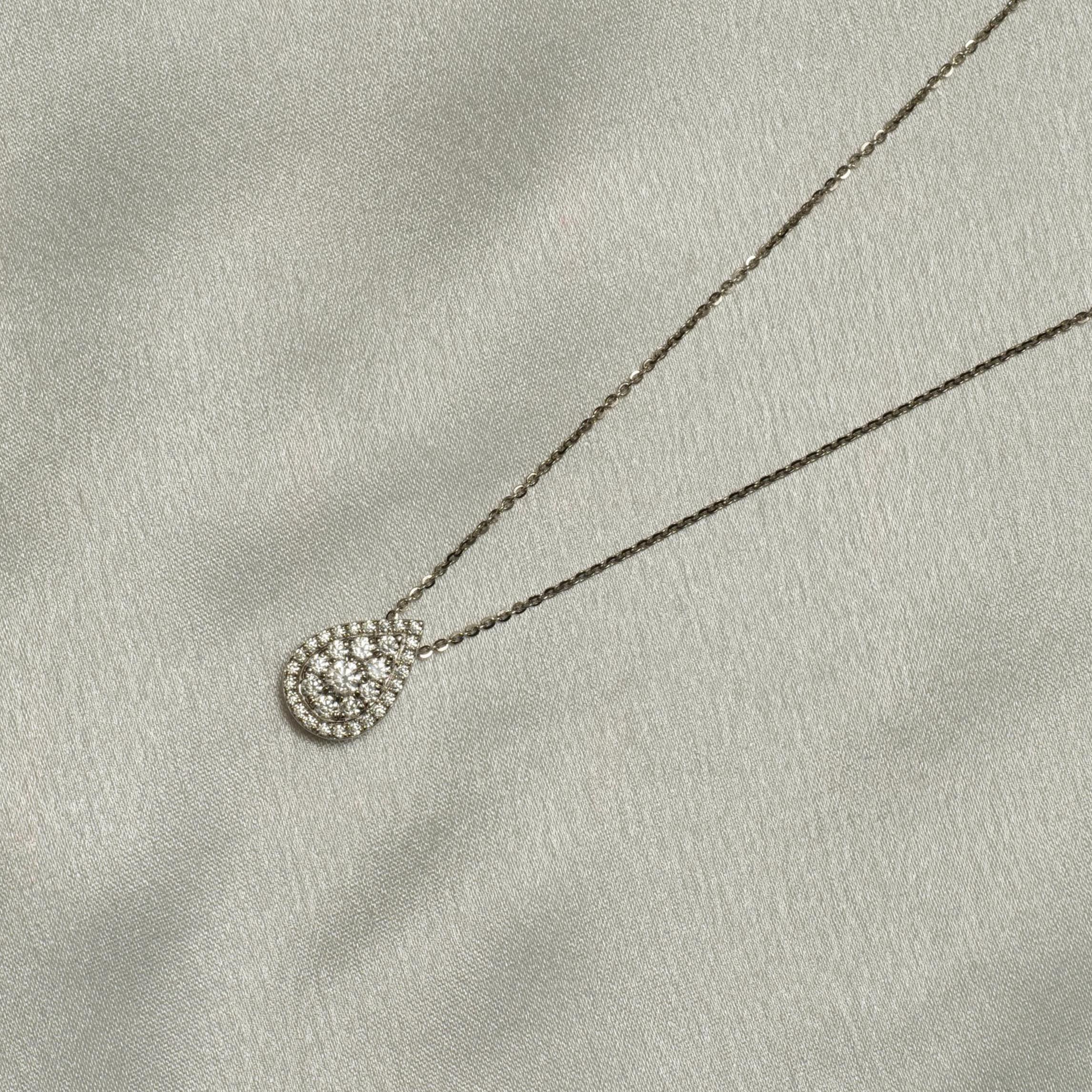 Pendentif en or massif 14k avec diamants en forme de poire (certifié) Pour femmes en vente