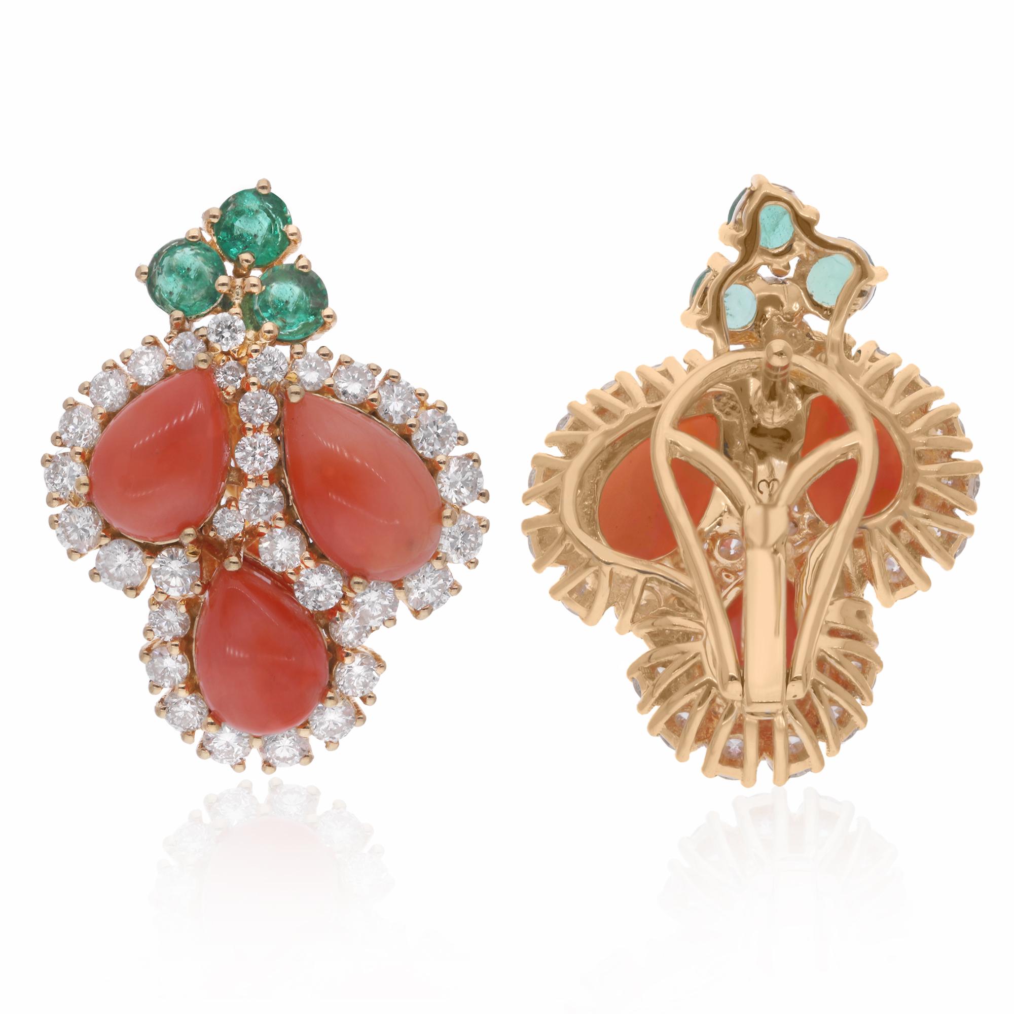 At the heart of these exquisite earrings sit pear-shaped coral gemstones, evoking the natural elegance of the sea. The rich, warm hue of the coral gemstones radiates a sense of vitality and energy, while the pear shape adds a touch of femininity and