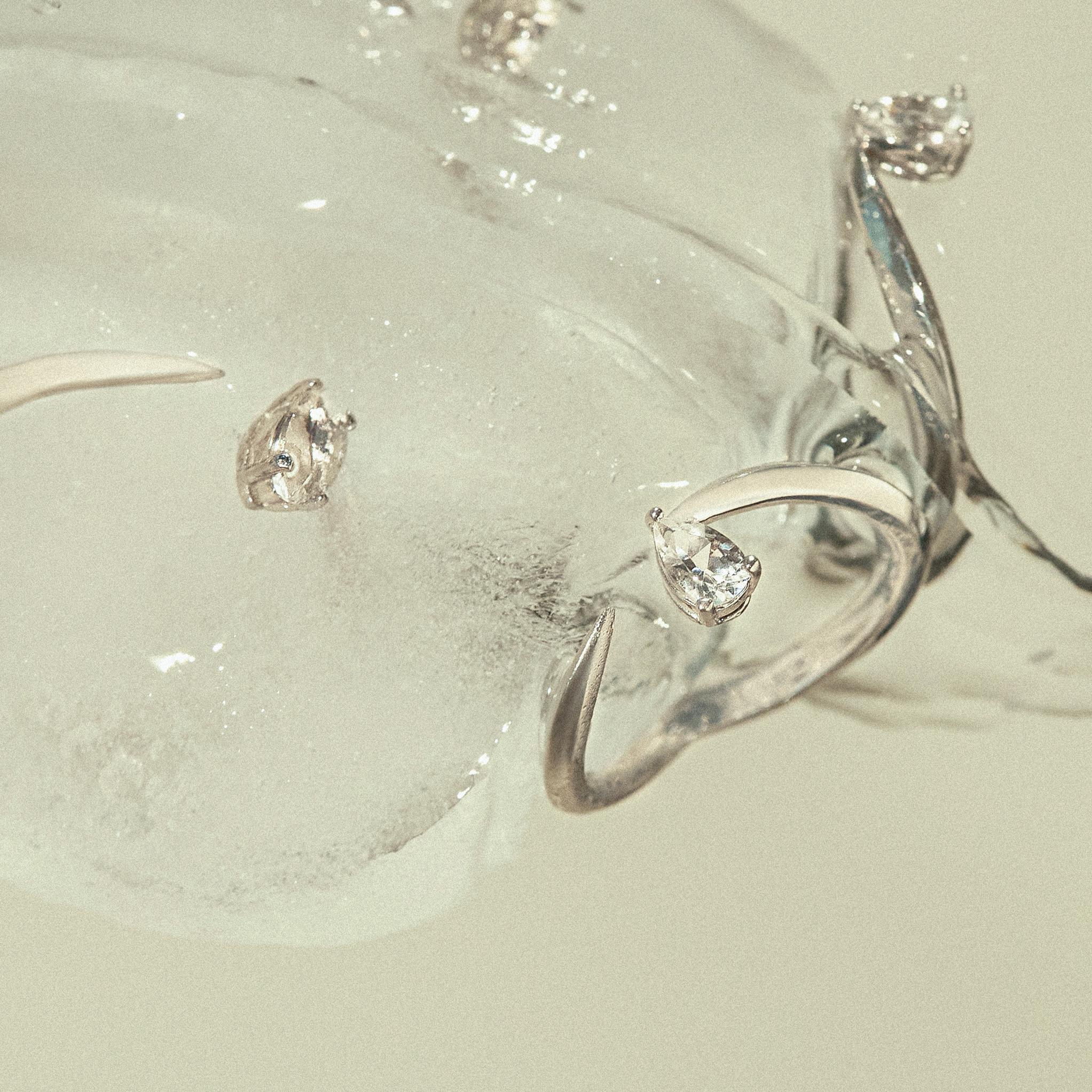For Sale:  GIA Certified 0.22 Carat Pear-Cut White Diamond Platinum Tear Drop Ring 5