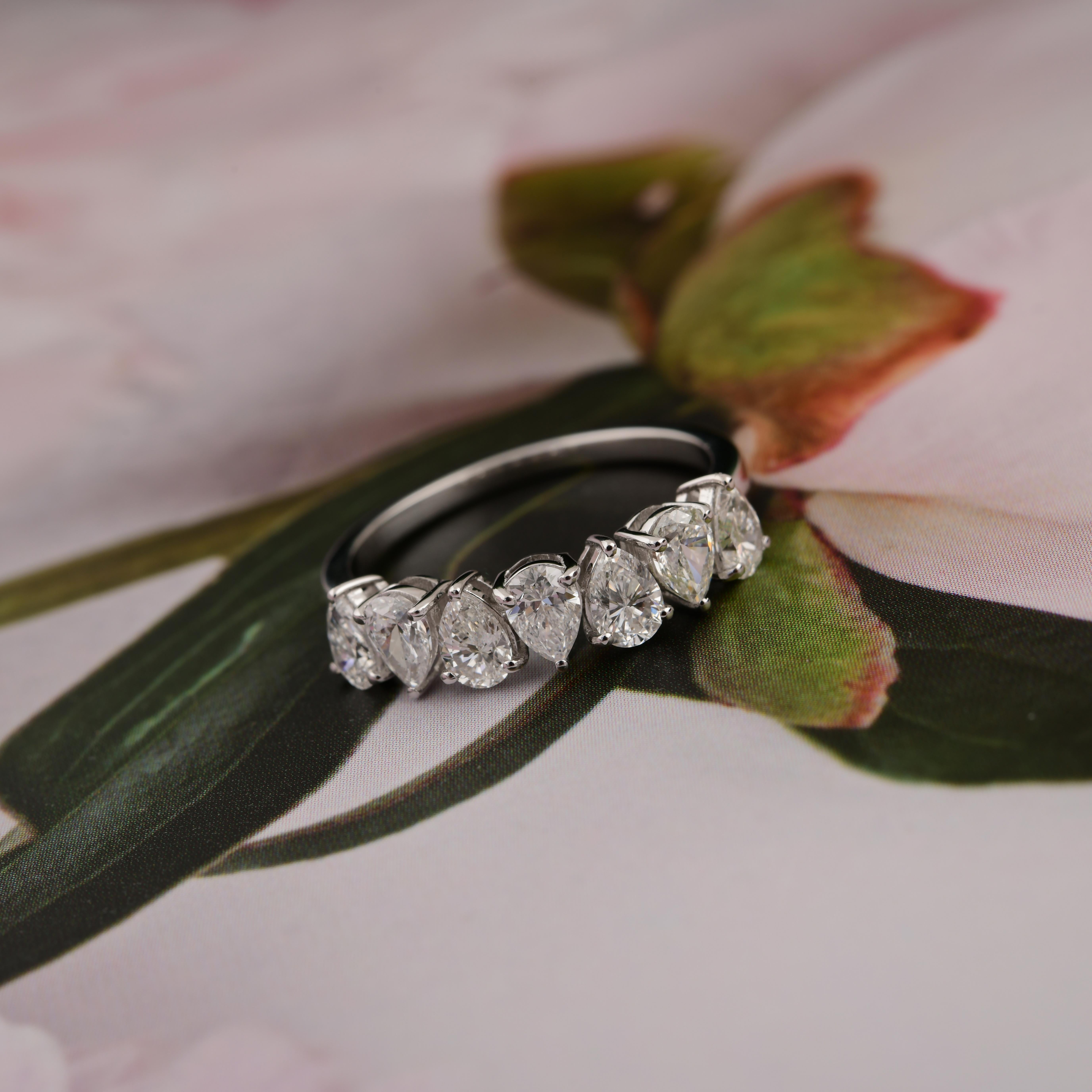 En vente :  Bague demi-éternité en or blanc 14 carats avec diamant naturel taille poire 1,37 carat 3