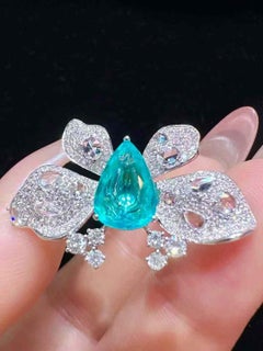 Anello con tormalina Paraiba taglio pera da 2,00 carati e diamanti da 1,13 carati in oro bianco 18 carati