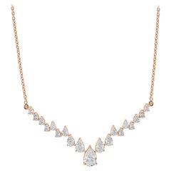 Collar de cadena con colgante graduado de diamantes talla pera de 2,28 quilates y oro rosa de 14 quilates