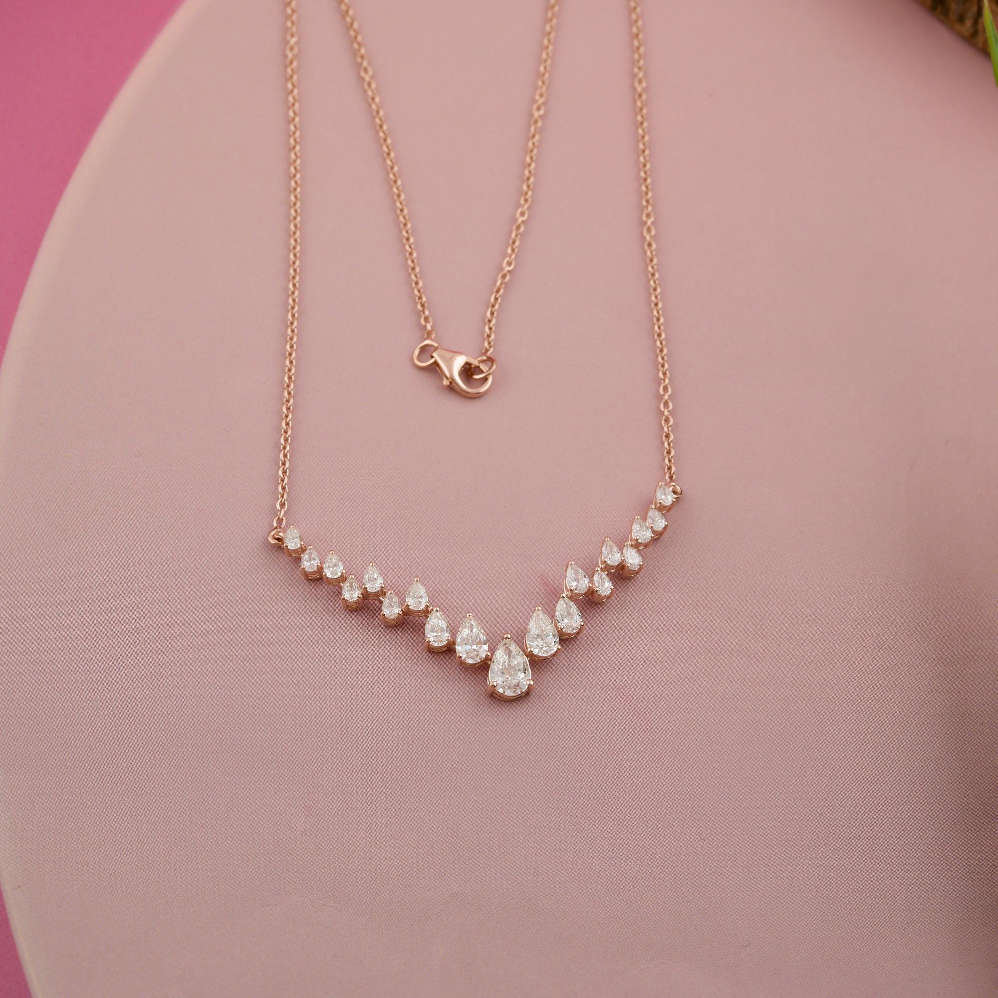 Moderne Collier à pendentifs gradués en or rose 18 carats avec diamants taille poire de 2,28 carats en vente