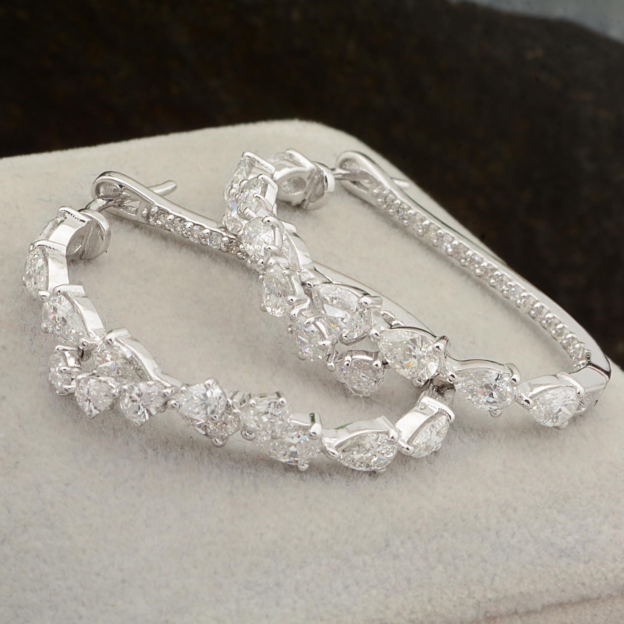 Boucles d'oreilles russes en or blanc 14 carats avec diamant naturel de 3,60 carats en forme de poire Neuf - En vente à Diera, Dubai