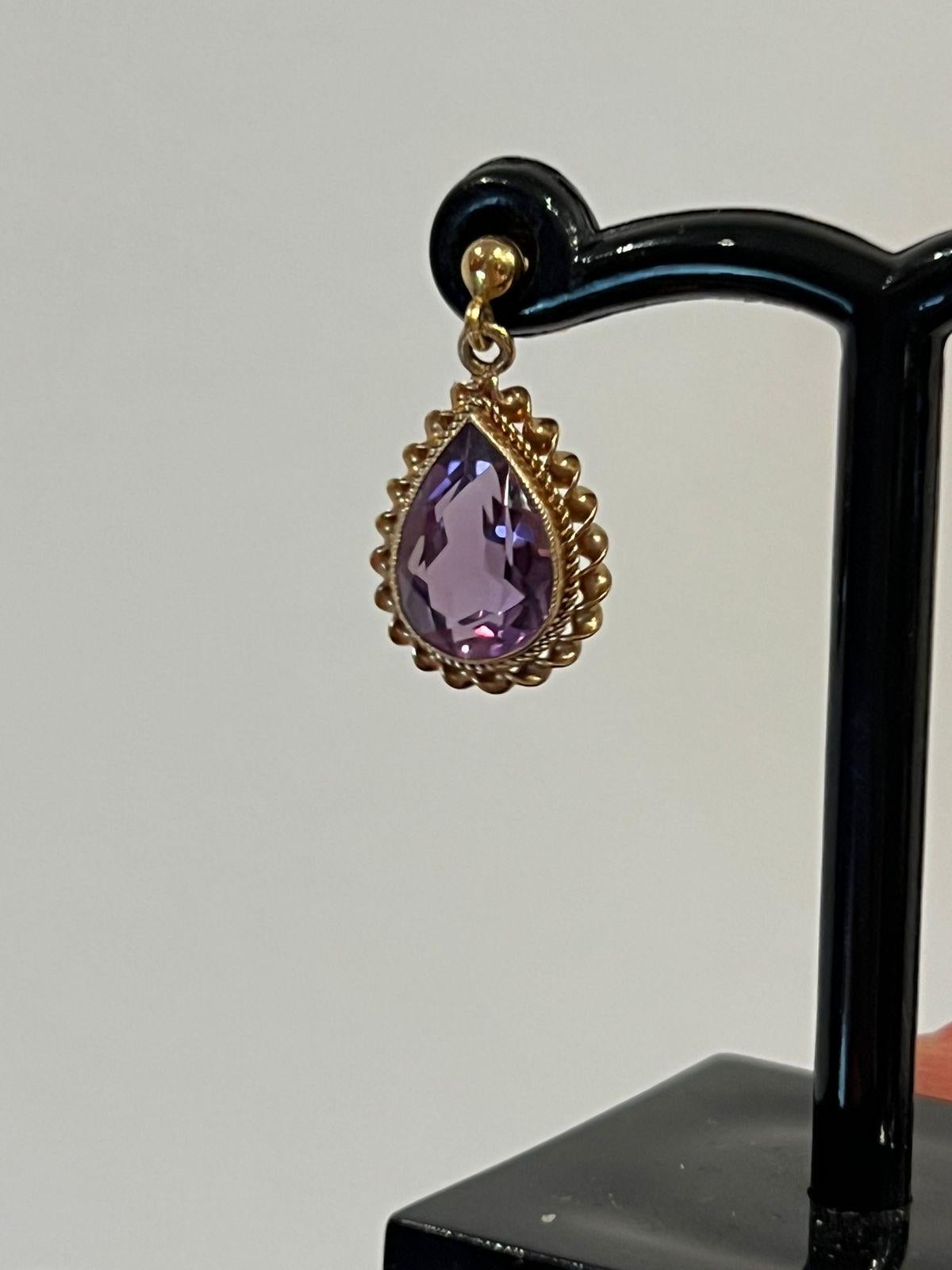 Pear Cut Amethyst Earrings in 9K Yellow Gold. English Hallmarks: London, c1965. In Excellent Condition For Sale In MELBOURNE, AU