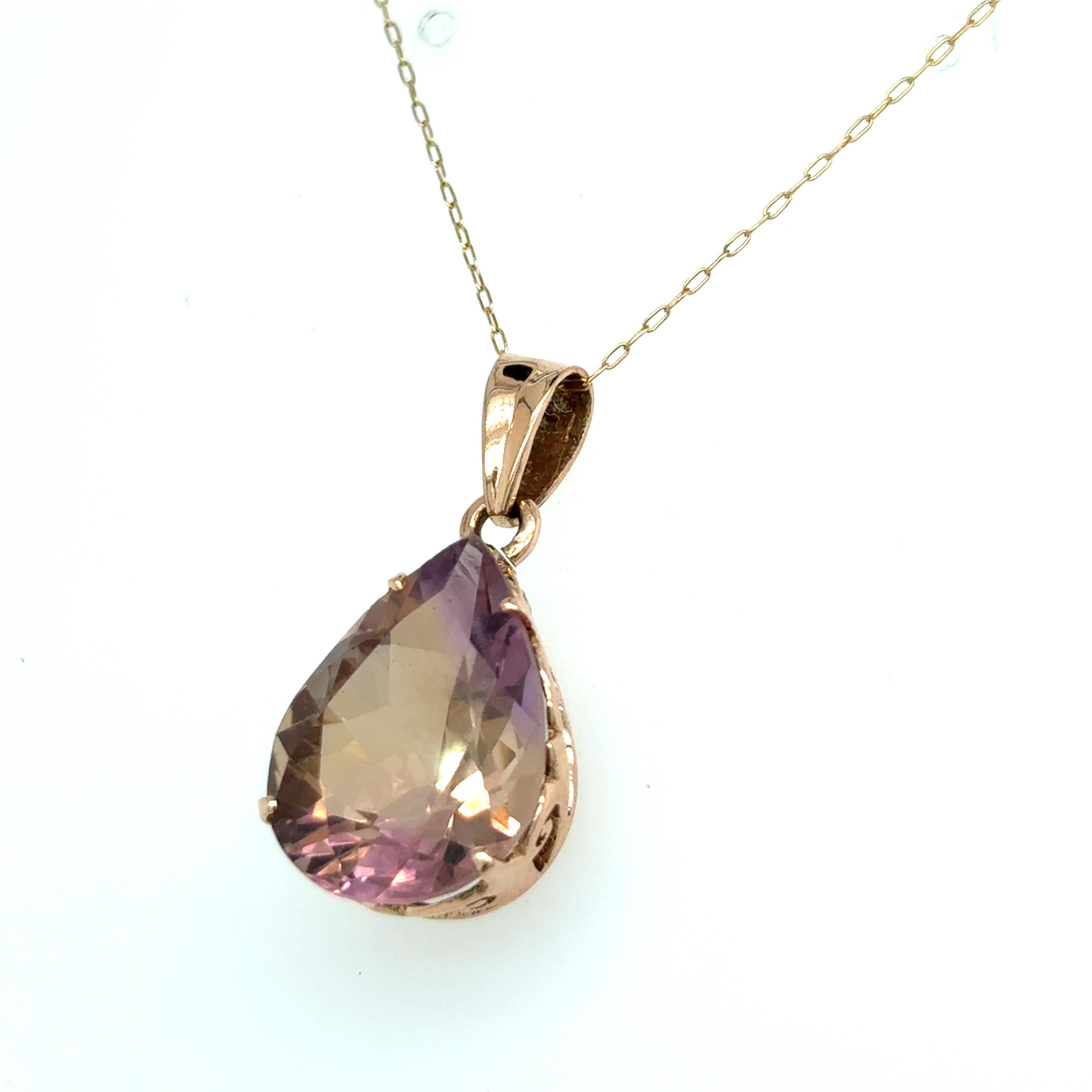 Artisan Collier pendentif en or jaune avec amétrine taillée en poire en vente