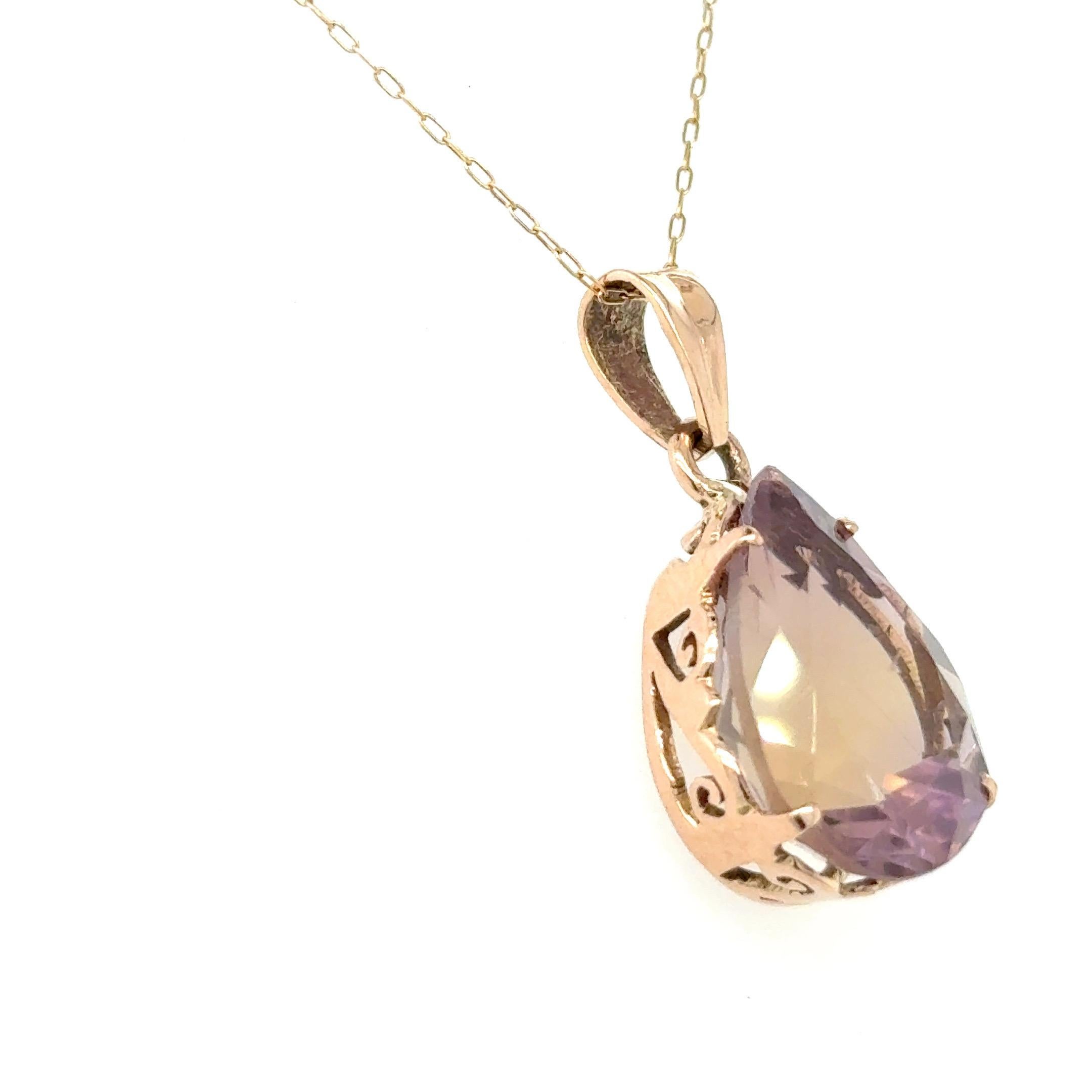 Collier pendentif en or jaune avec amétrine taillée en poire en vente 1
