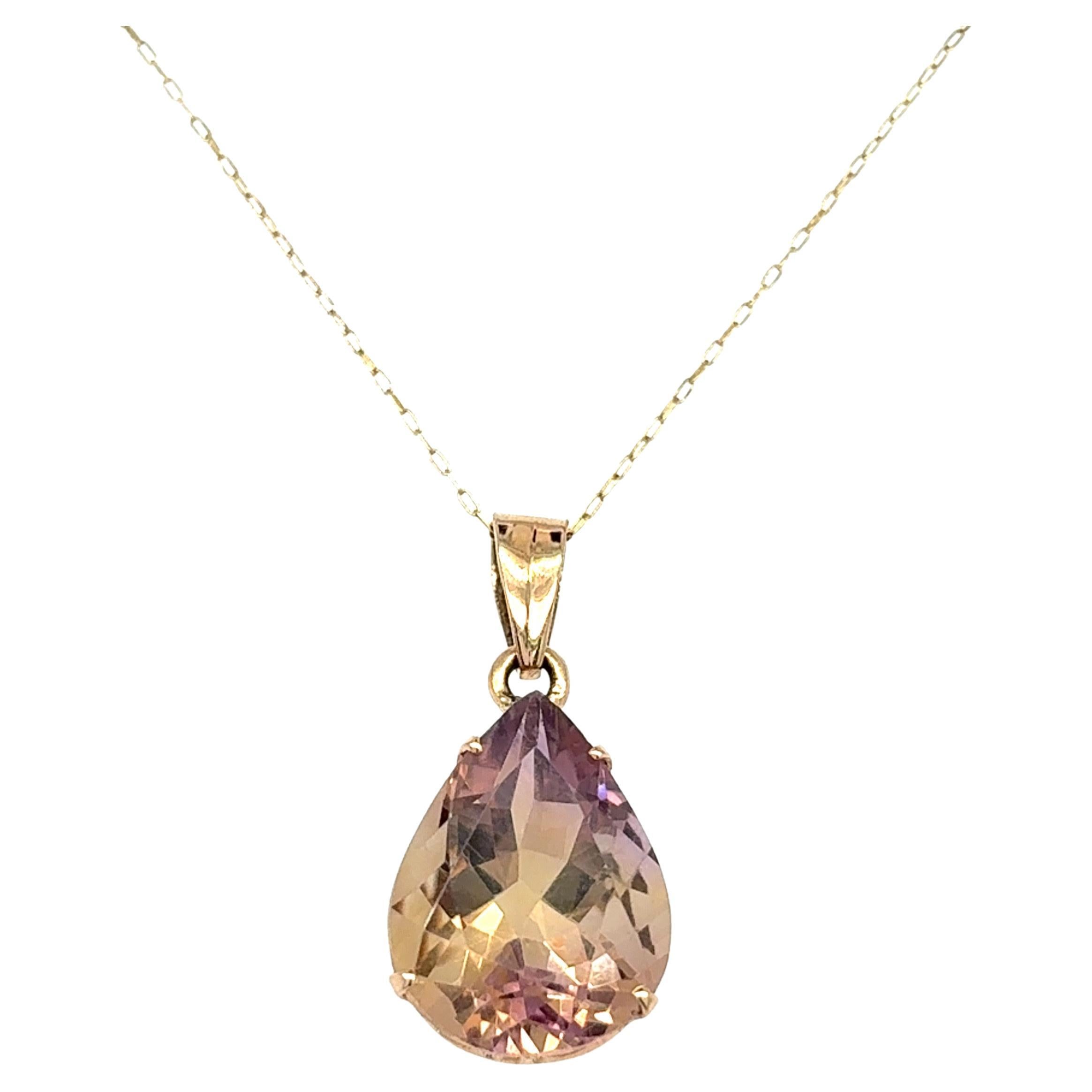 Collier pendentif en or jaune avec amétrine taillée en poire en vente