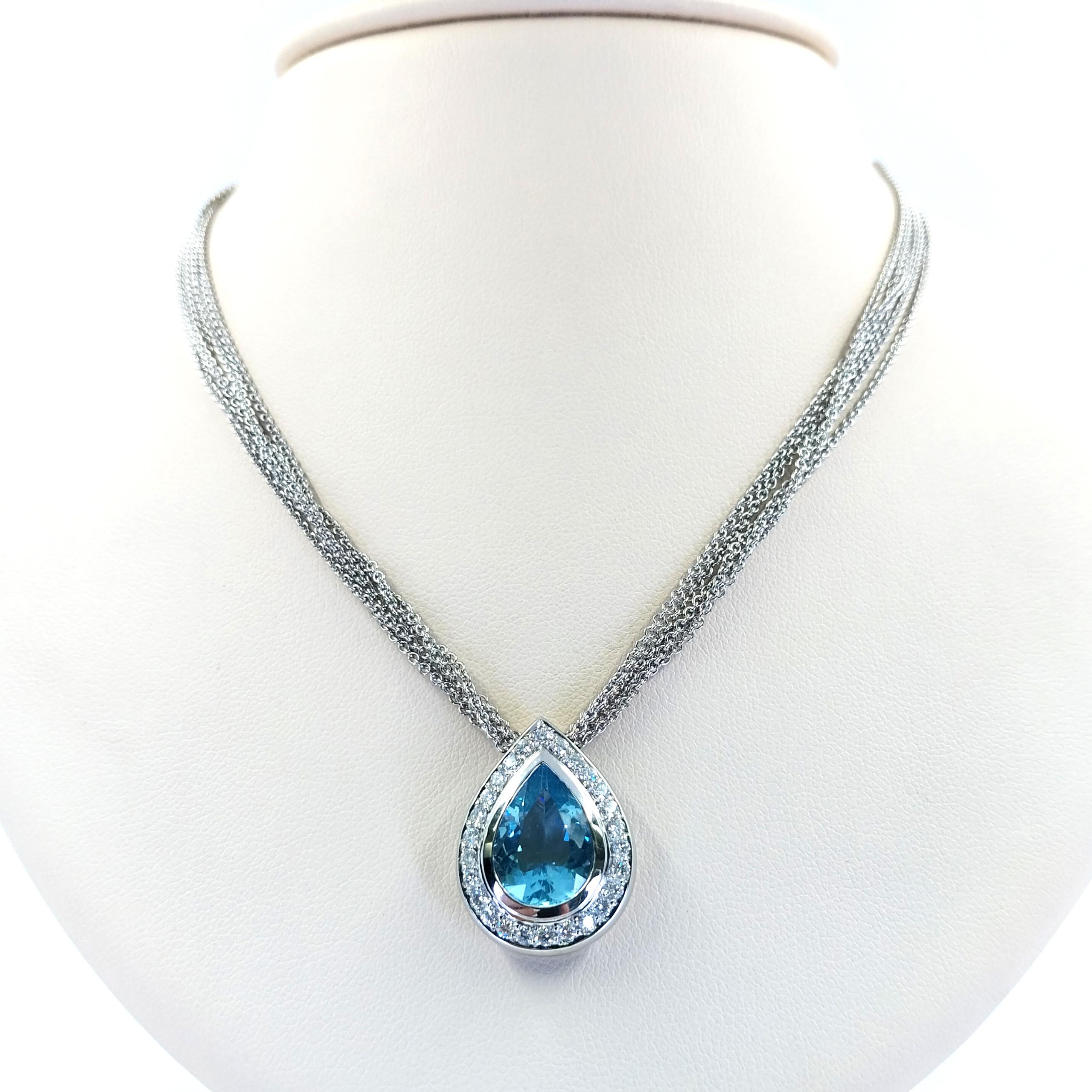 Pear Cut Aquamarine and Diamond Pendant Necklace In Good Condition For Sale In Coral Gables, FL