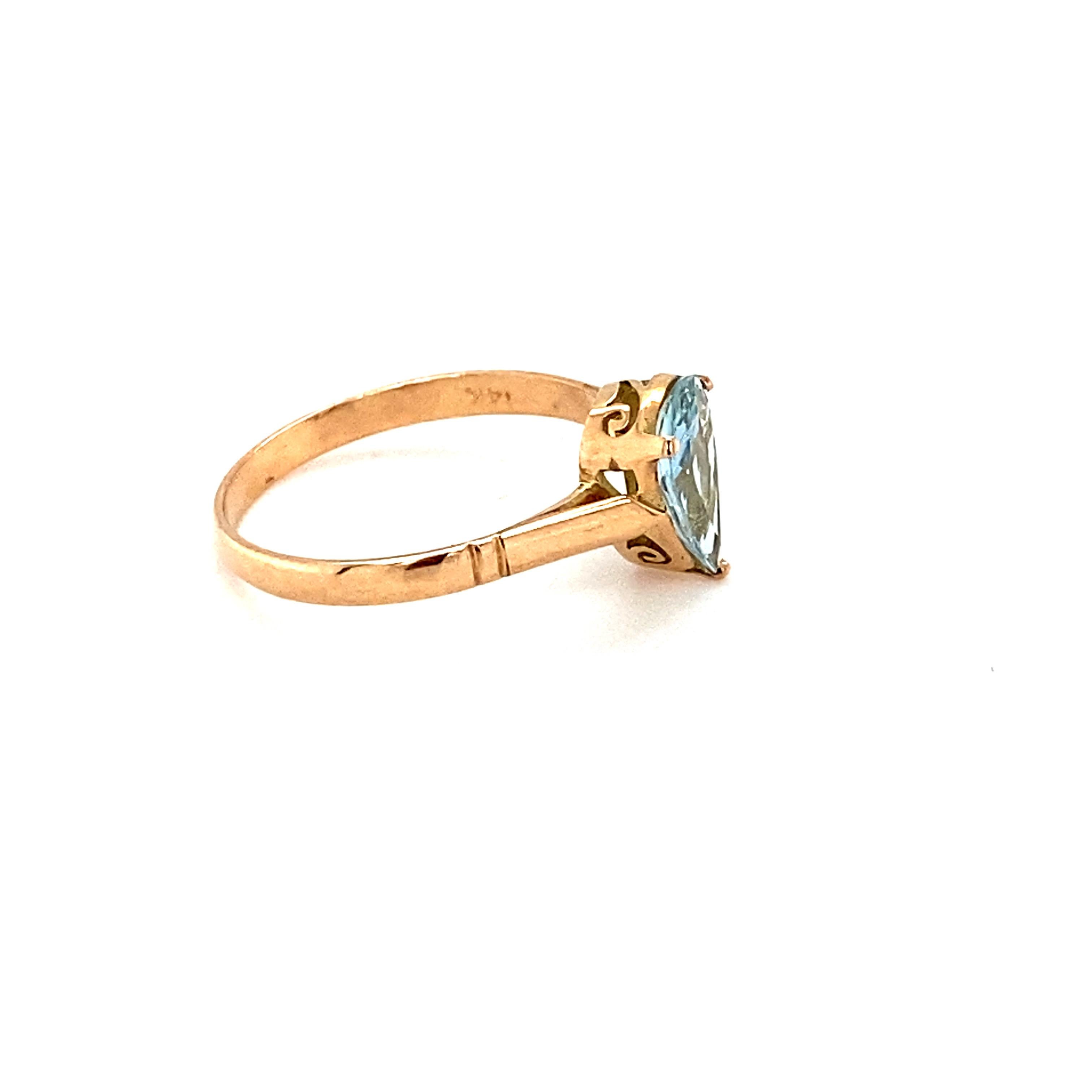 Women's Pear Cut Aquamarine Yellow Gold Solitaire Ring For Sale