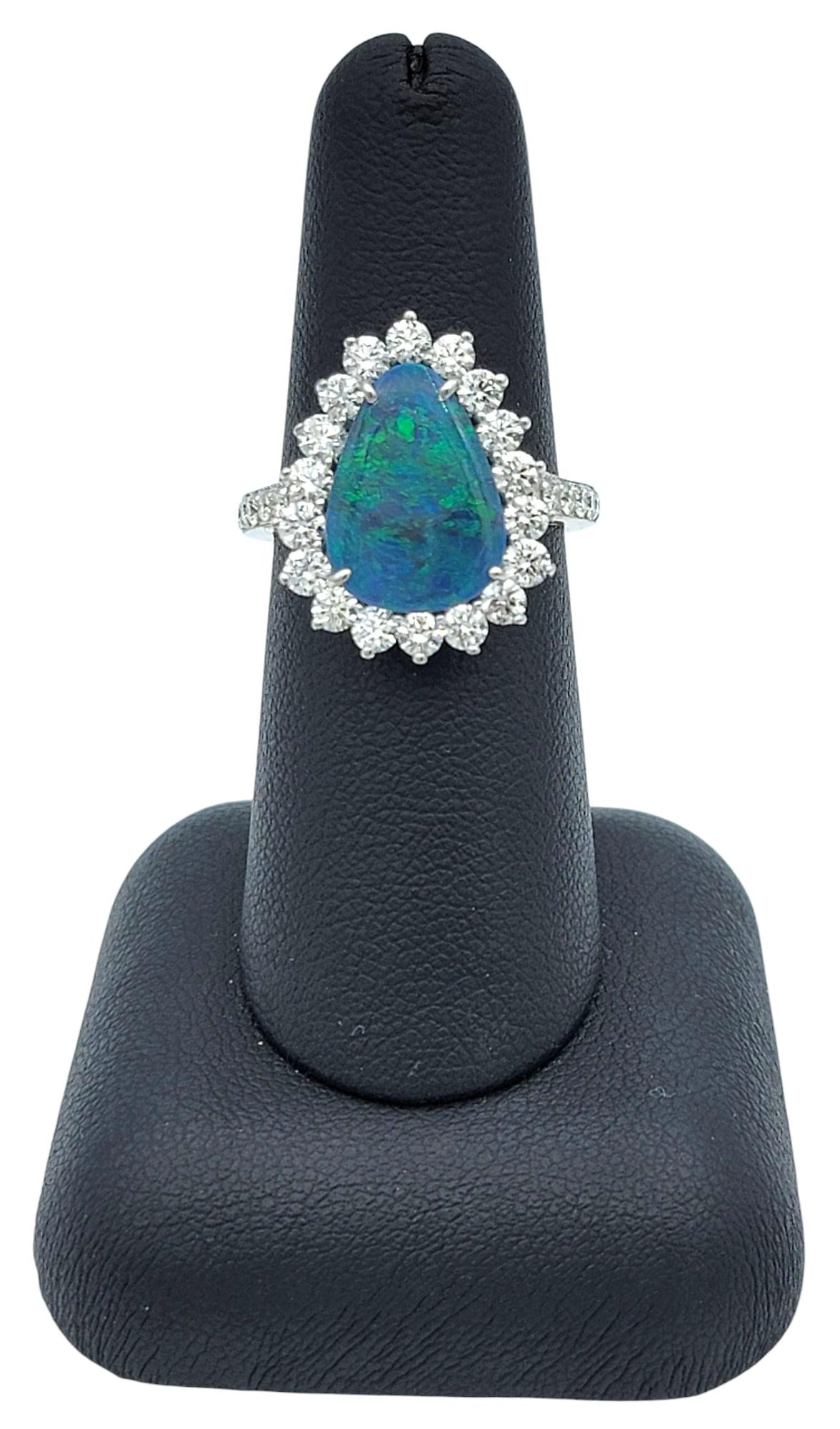 Cocktailring aus 14 Karat Weißgold mit schwarzem Opal im Birnenschliff und Diamant-Halo im Angebot 4