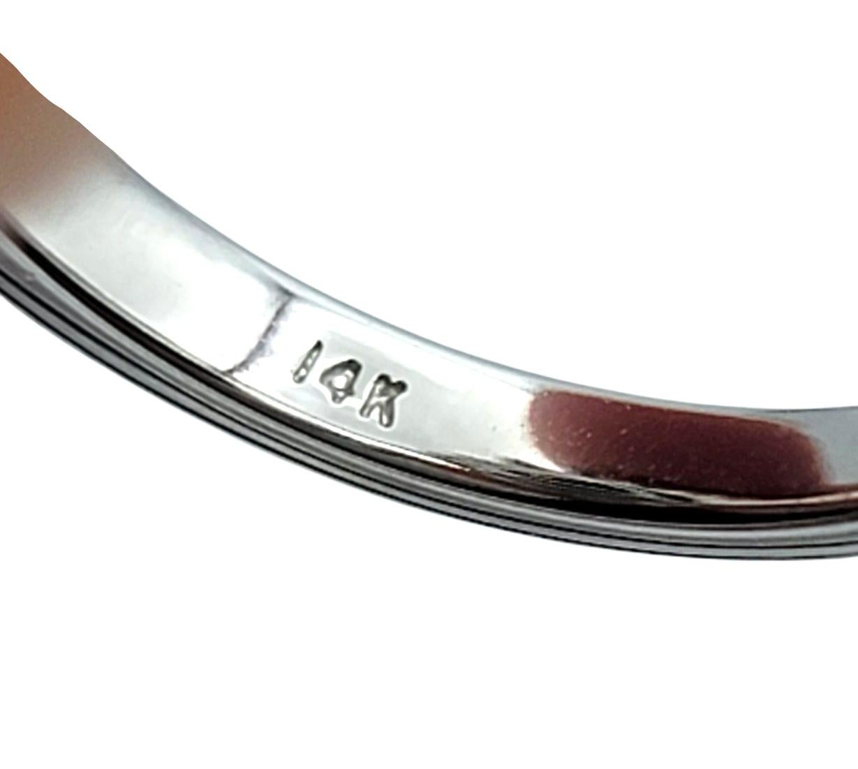 Cocktailring aus 14 Karat Weißgold mit schwarzem Opal im Birnenschliff und Diamant-Halo im Angebot 1