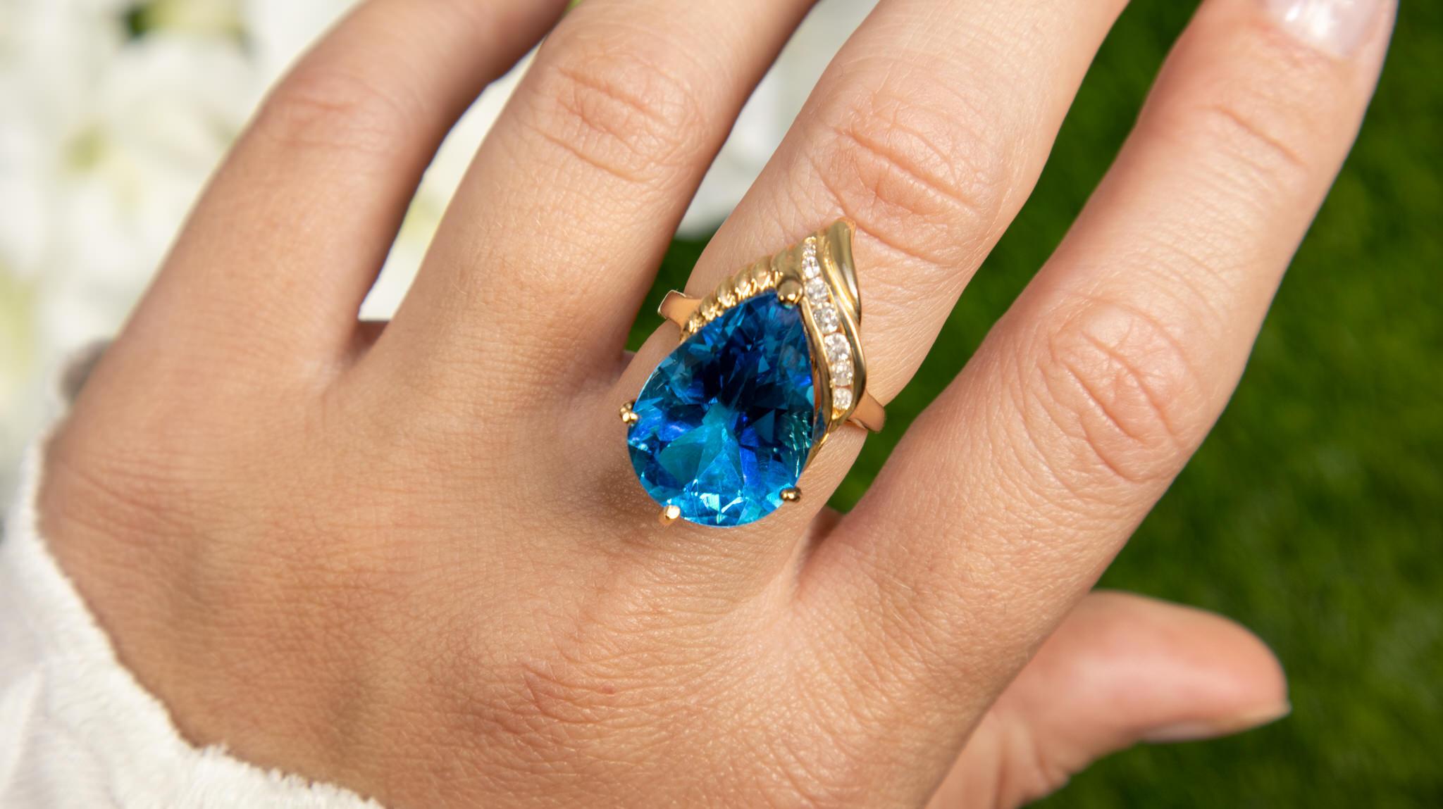 It comes with the Gemological Appraisal by GIA GG/AJP
All Gemstones are Natural
Blue Topaz = 8.95 Carats
Cut: Pear
Diamonds = 0.12 Carats
Metal: 14K Yellow Gold
Ring Size: 7.5* US
*It can be resized complimentary