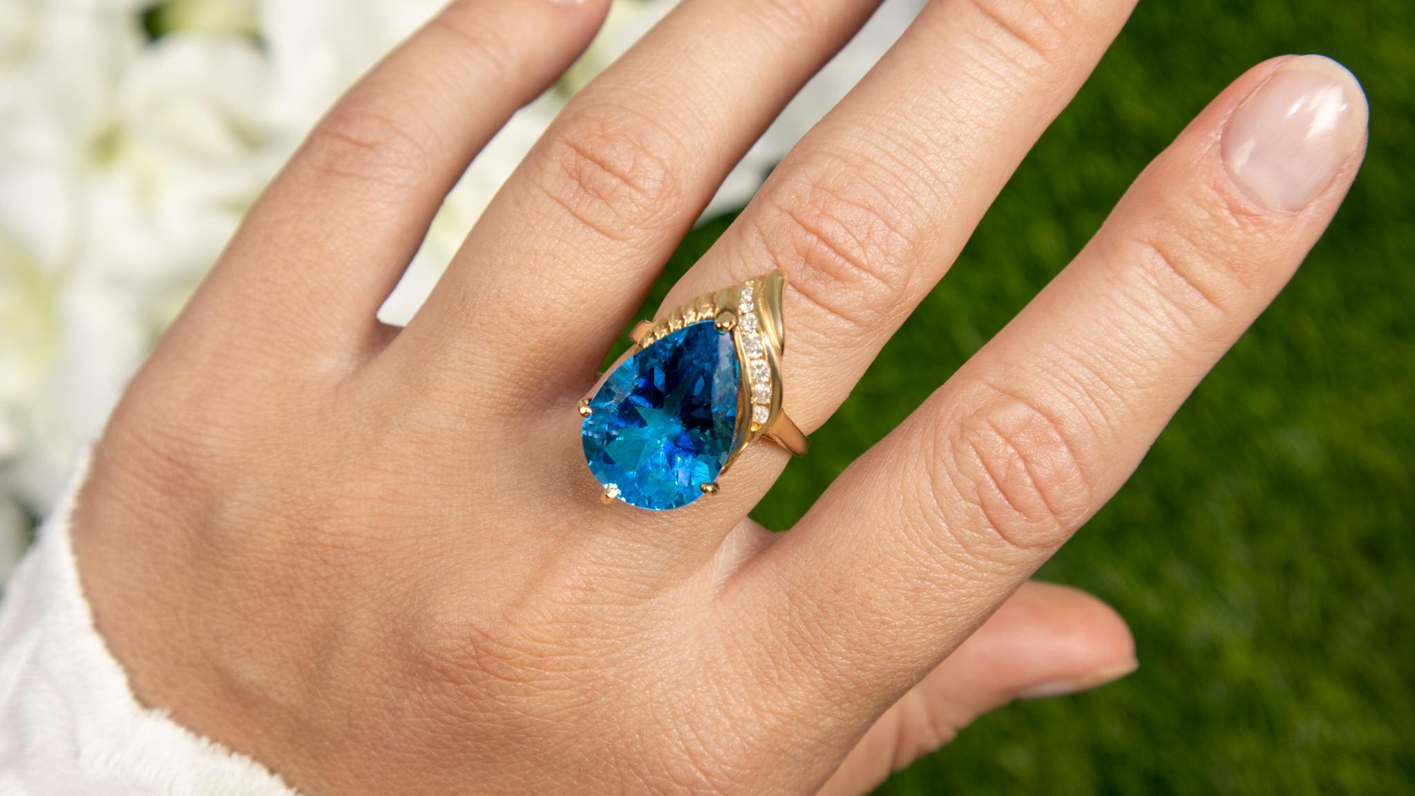 Pear Cut Blue Topaz Ring Diamond Setting 9 Carats 14K Yellow Gold In Excellent Condition For Sale In Aliso Viejo, CA