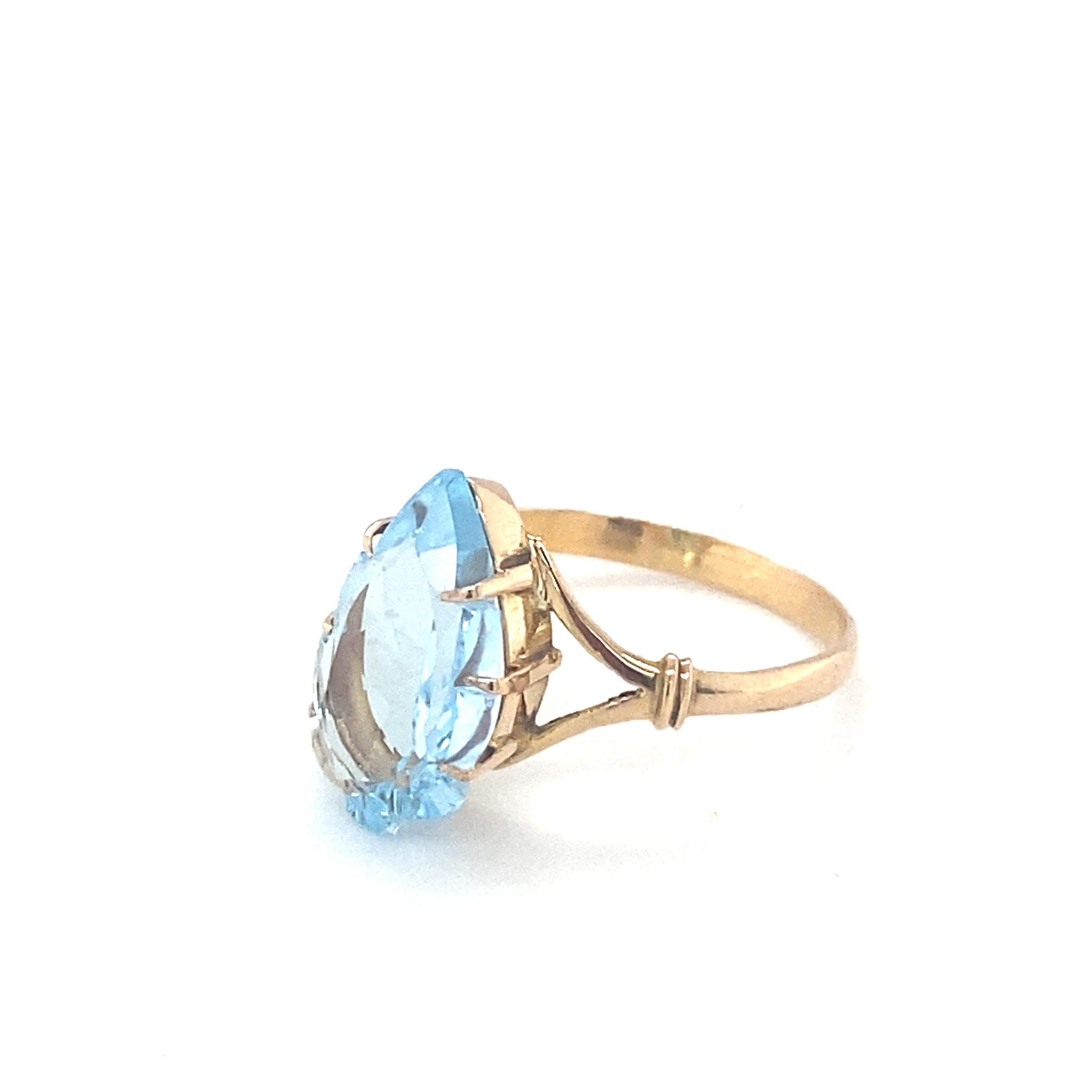 Pear Cut Blue Topaz Yellow Gold Solitaire Ring For Sale 6