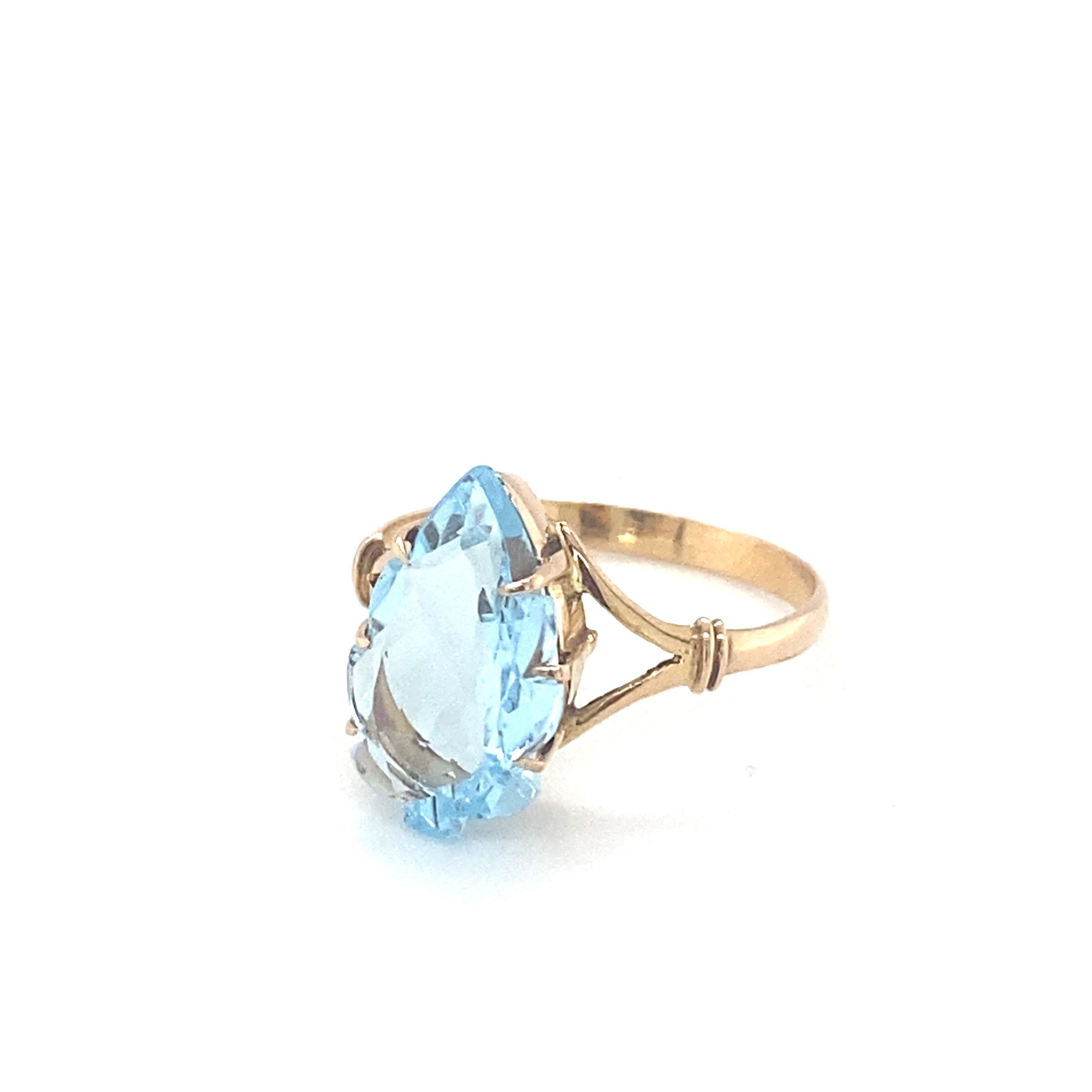 Pear Cut Blue Topaz Yellow Gold Solitaire Ring For Sale 7
