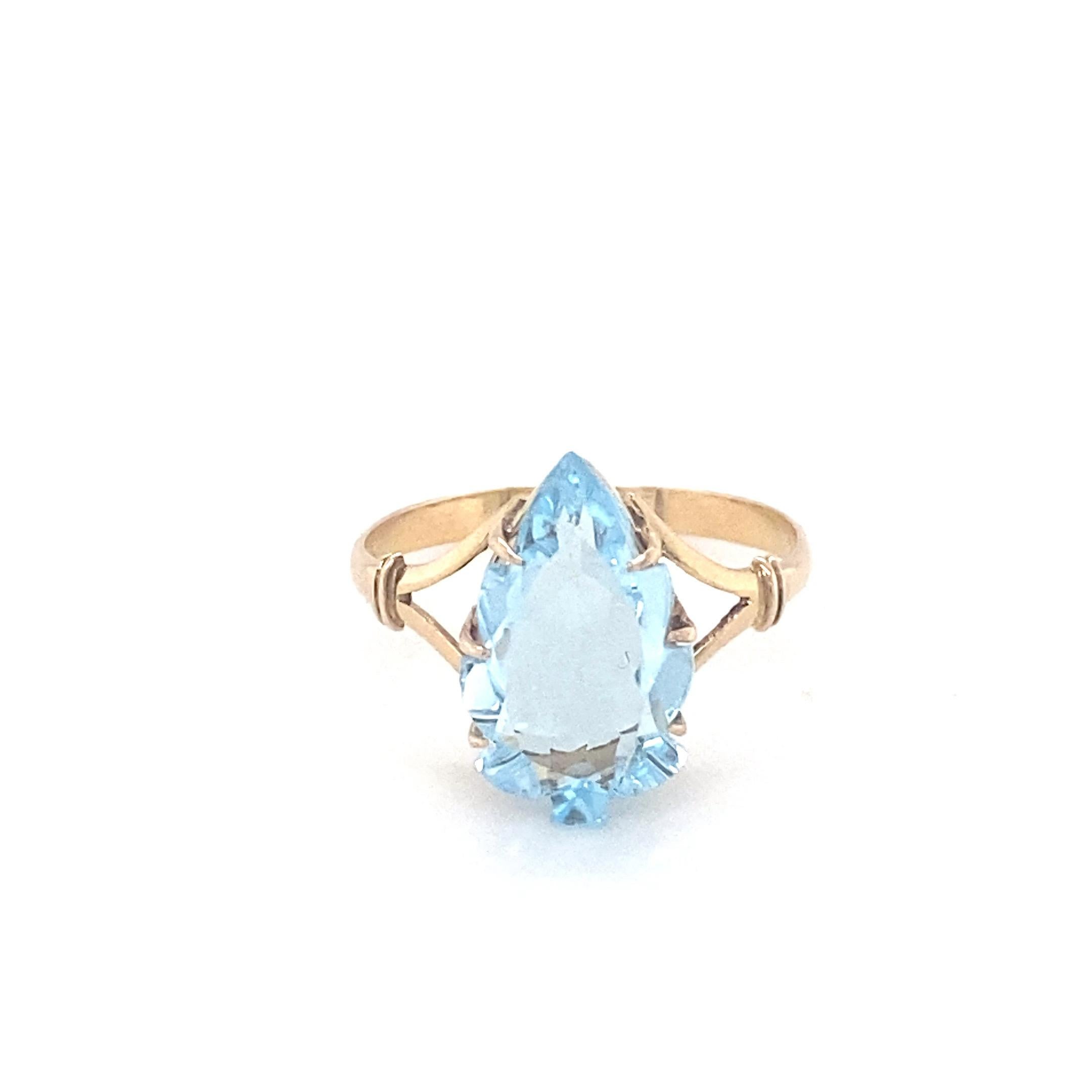 Pear Cut Blue Topaz Yellow Gold Solitaire Ring For Sale 10
