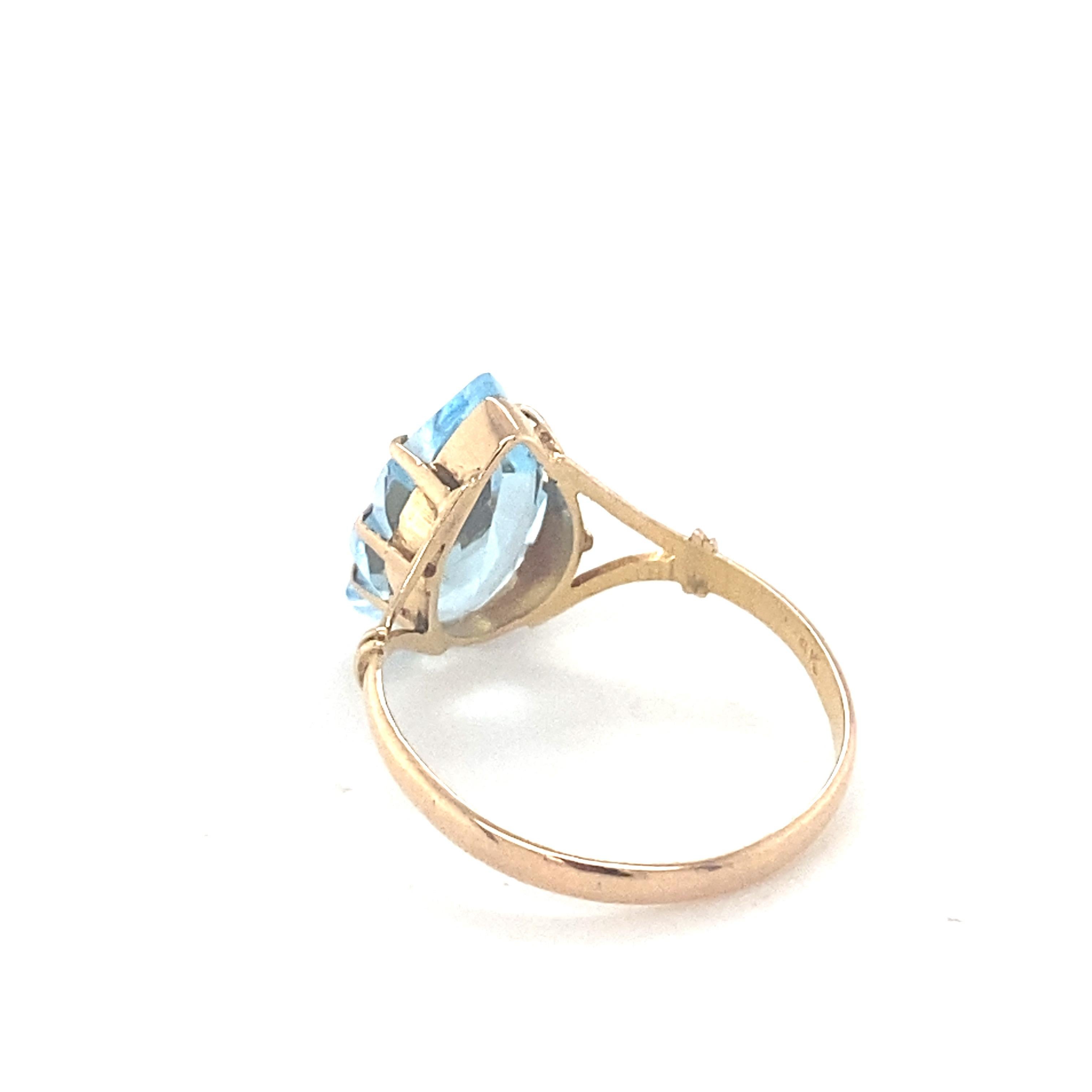 Pear Cut Blue Topaz Yellow Gold Solitaire Ring For Sale 2