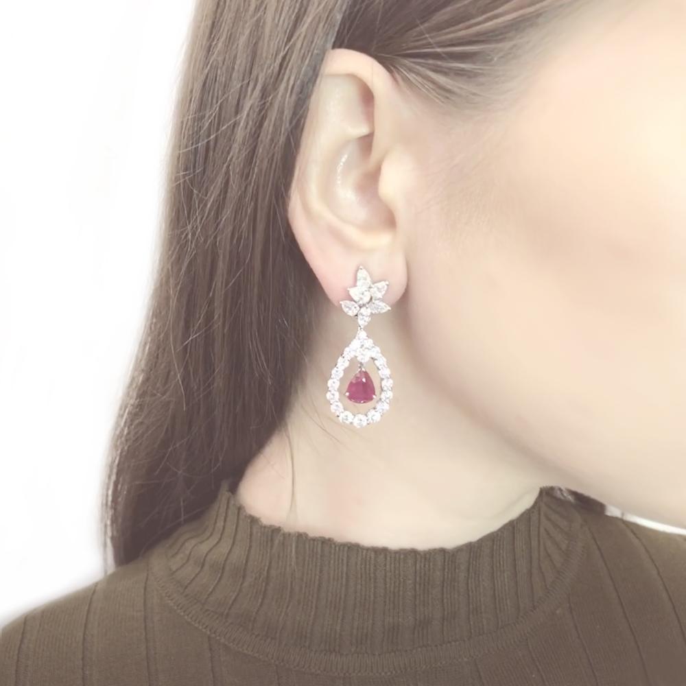 Dangling platinum earrings with pear cut Burmese rubies 5.94 ct in total.
Accented by round and pear cut diamonds 7.90 ct in total.
Diamonds are natural and in G-H Color Clarity VS.
Platinum 950 Metal.
Omega / French clips.
Width: 1.7 cm
Height: 4.2