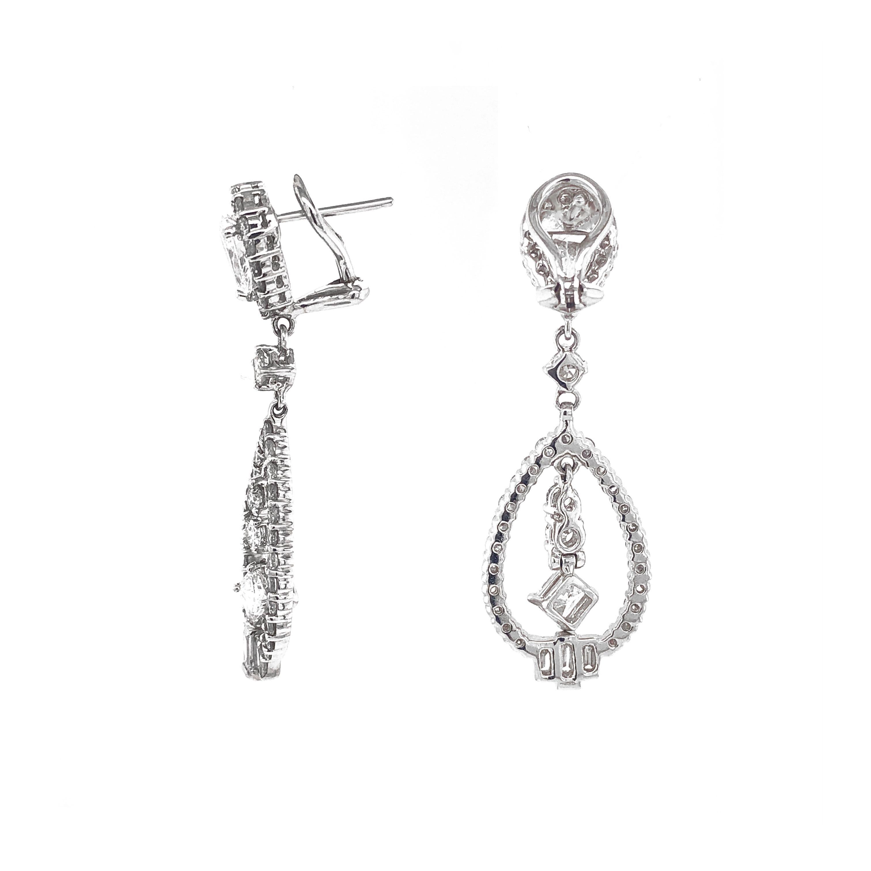 Pear Cut Center Diamond 1.20 Carat Drop Dangling Platinum Earrings In New Condition For Sale In New York, NY