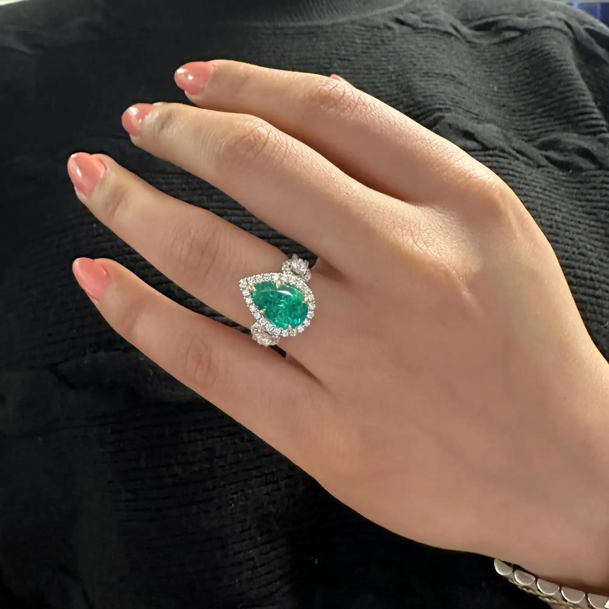 Pear Cut Colombian Emerald & Diamond Cocktail Ring 18K White Gold Size 6 For Sale 1